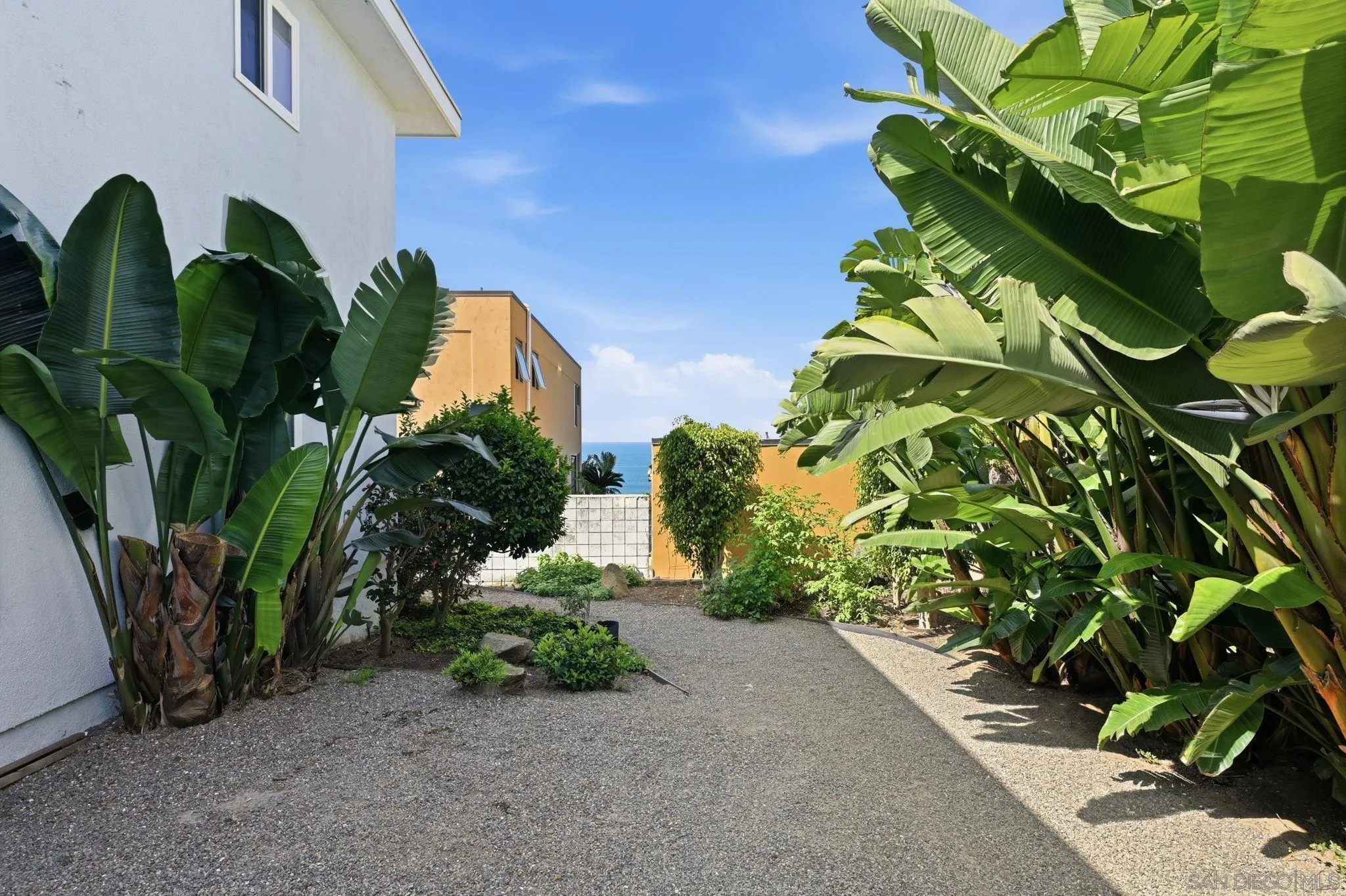 https://cdn.realtyfeed.com/cdn/127/260013714/b4cbe25032766441a30ec688e67ea72d.webp