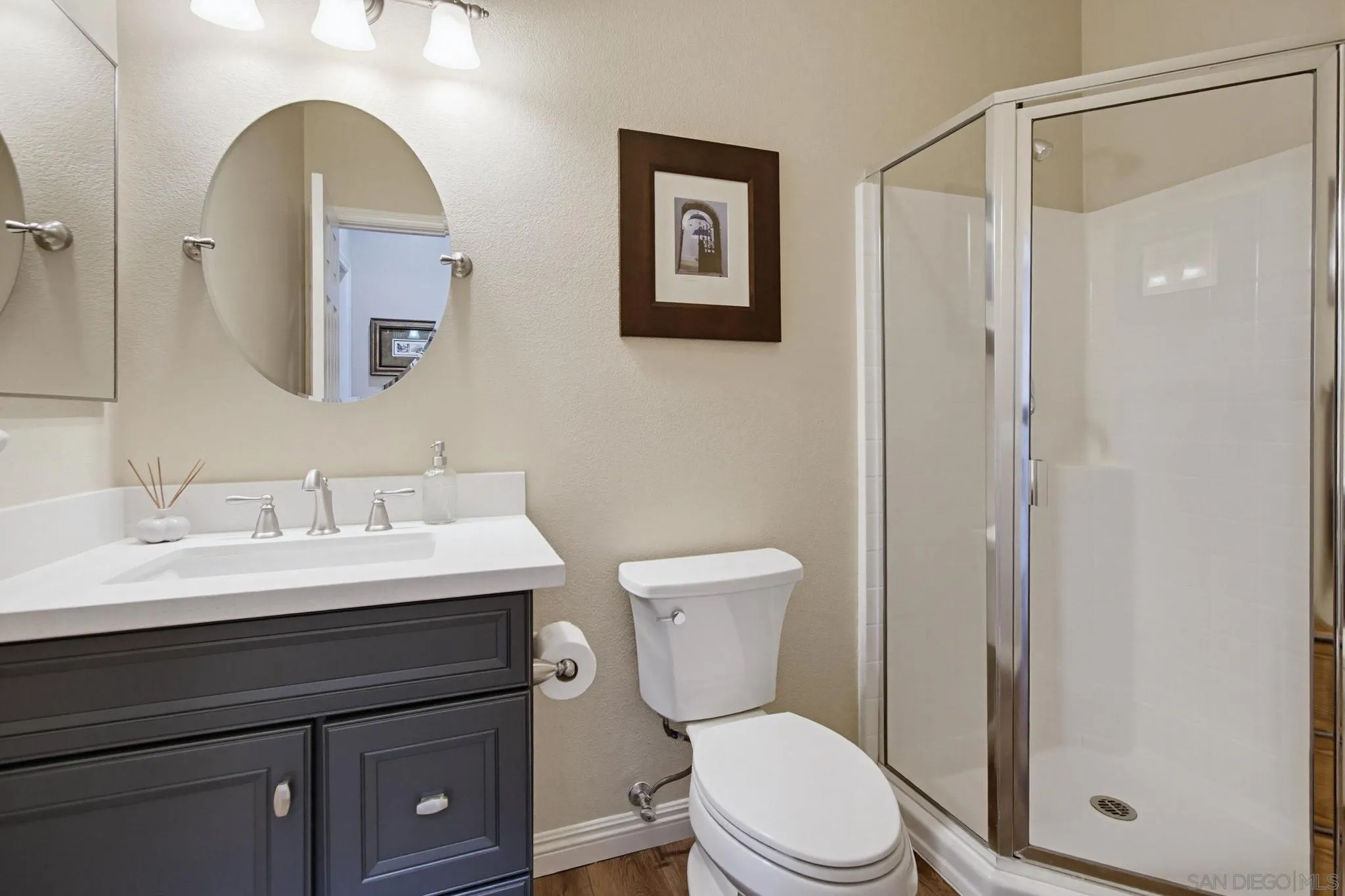 1st Floor full bathroom