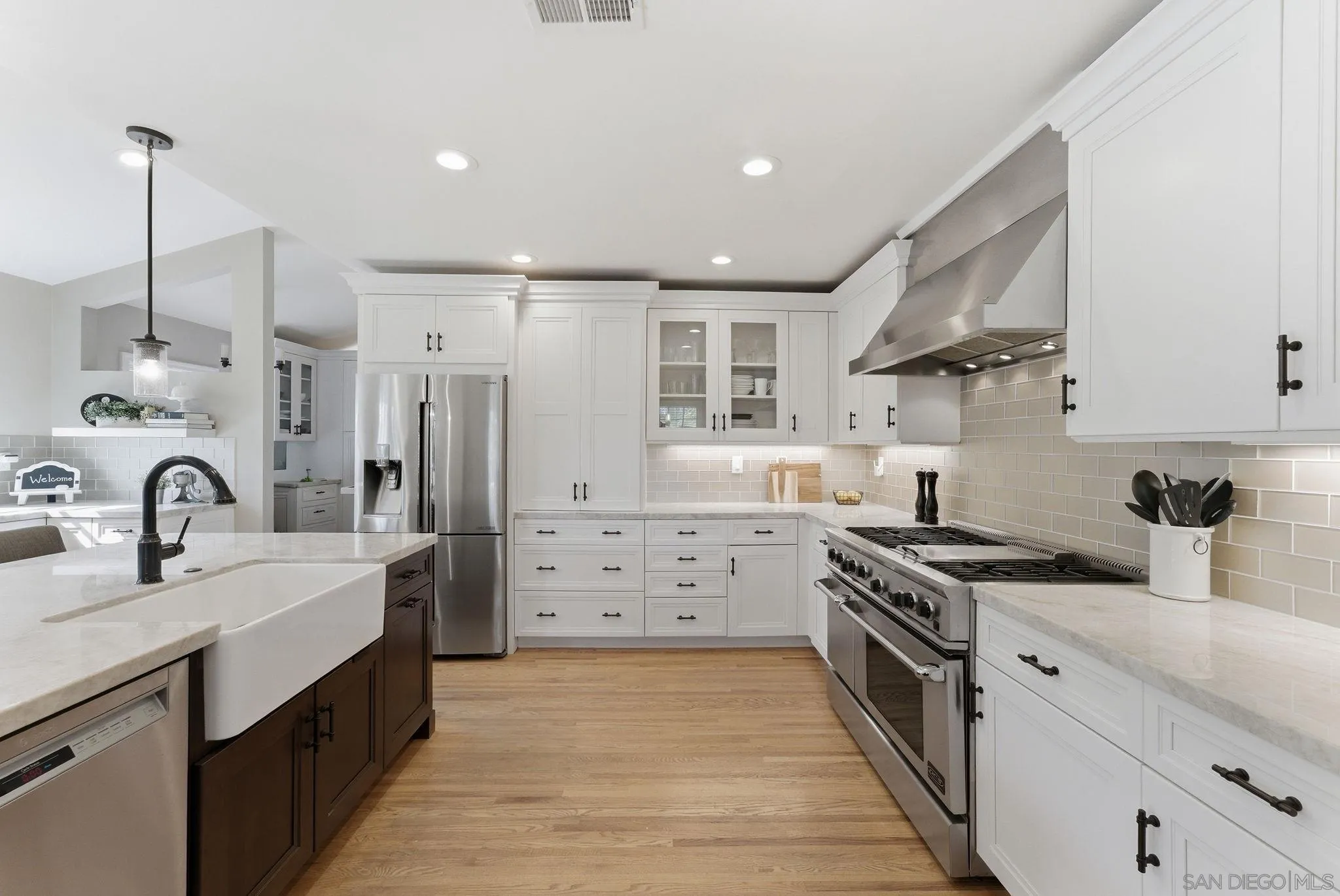 https://cdn.realtyfeed.com/cdn/127/260013724/01e178fa7c4c1bdc10812c3b95af7596.webp