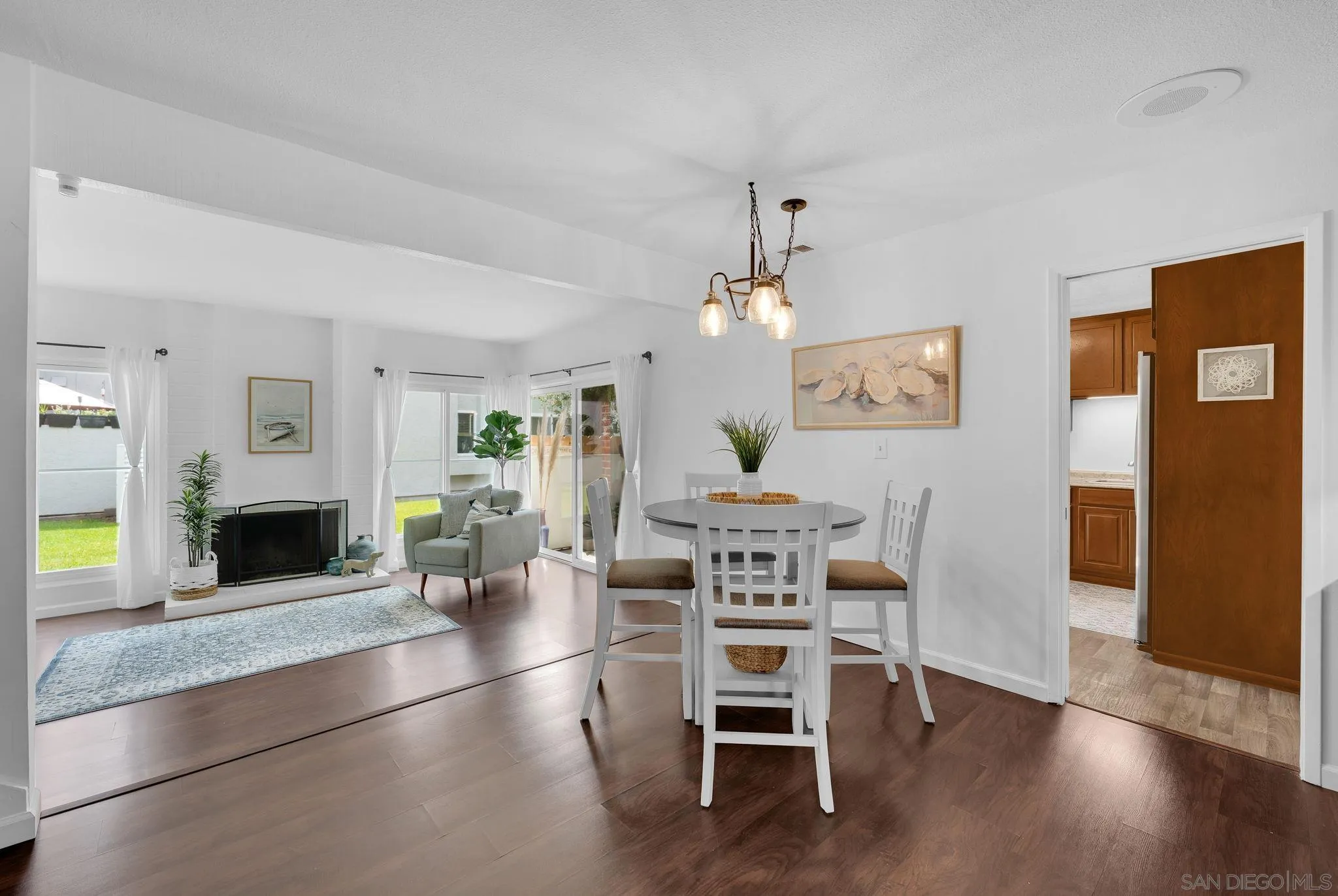 https://cdn.realtyfeed.com/cdn/127/260013725/19dfe59d8b63e0d0674805de9da057f6.webp