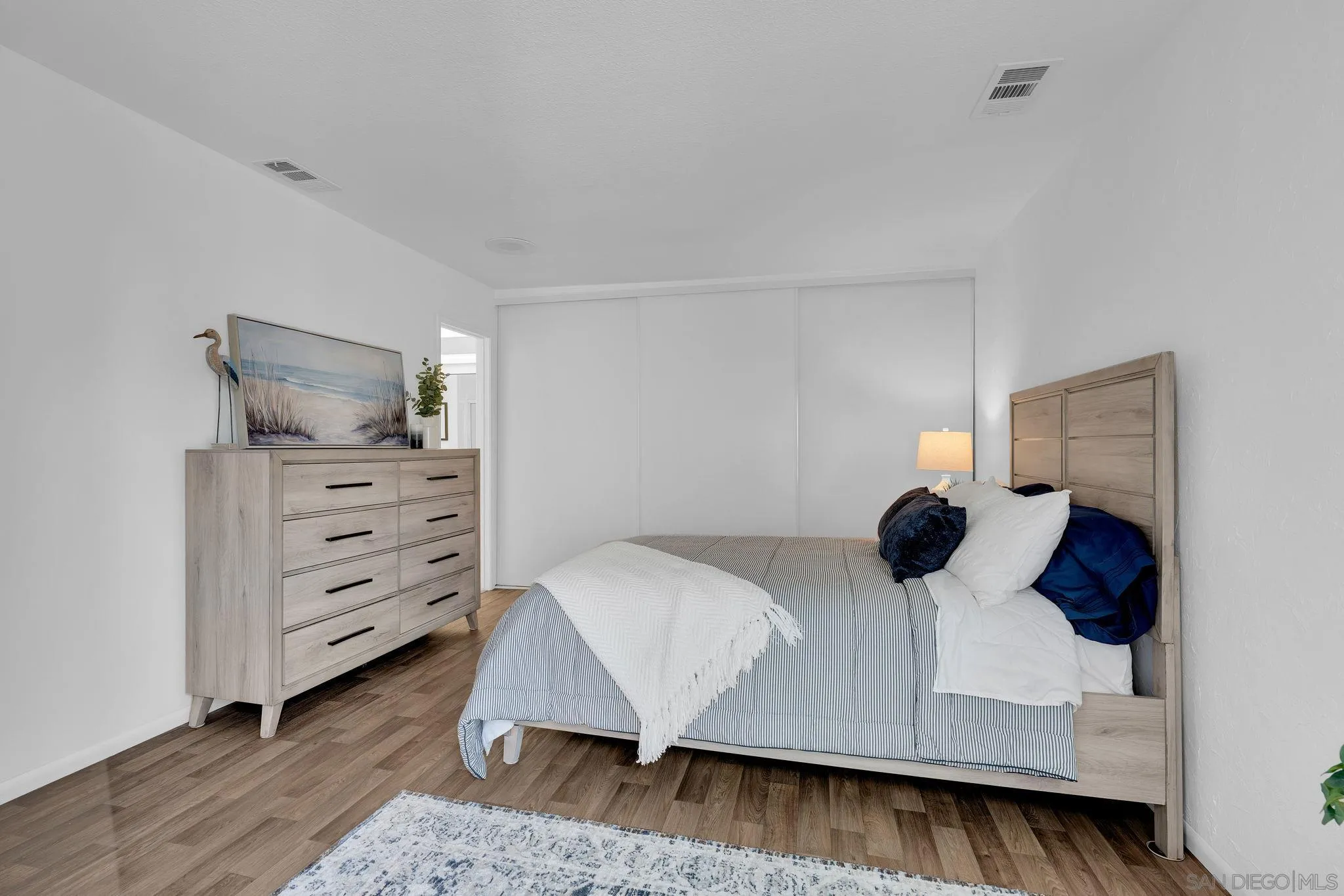 https://cdn.realtyfeed.com/cdn/127/260013725/1beba8126289d353a8ed2c2a072a717a.webp