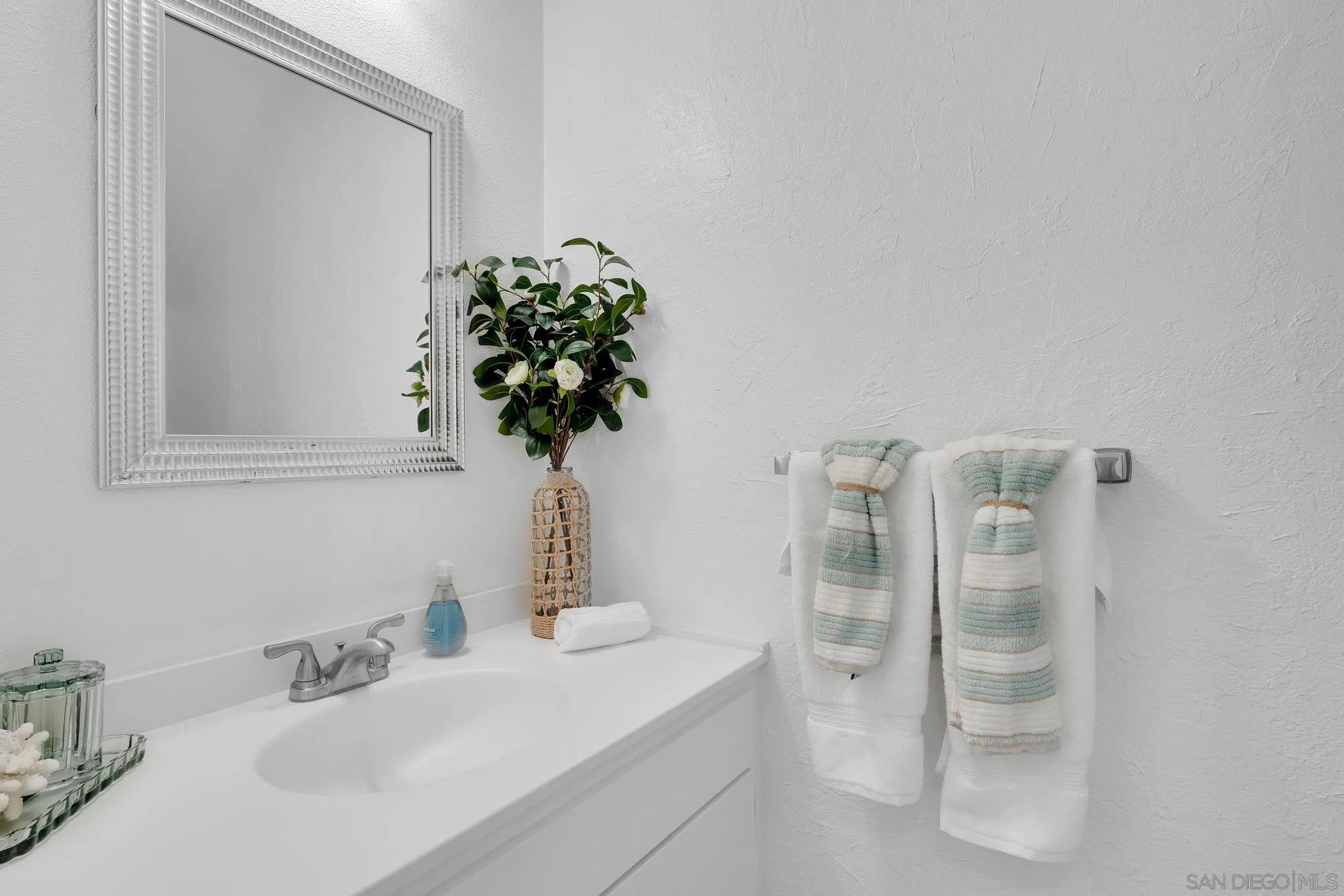 https://cdn.realtyfeed.com/cdn/127/260013725/3b6421634c5709a749506cb6249f6ef3.webp