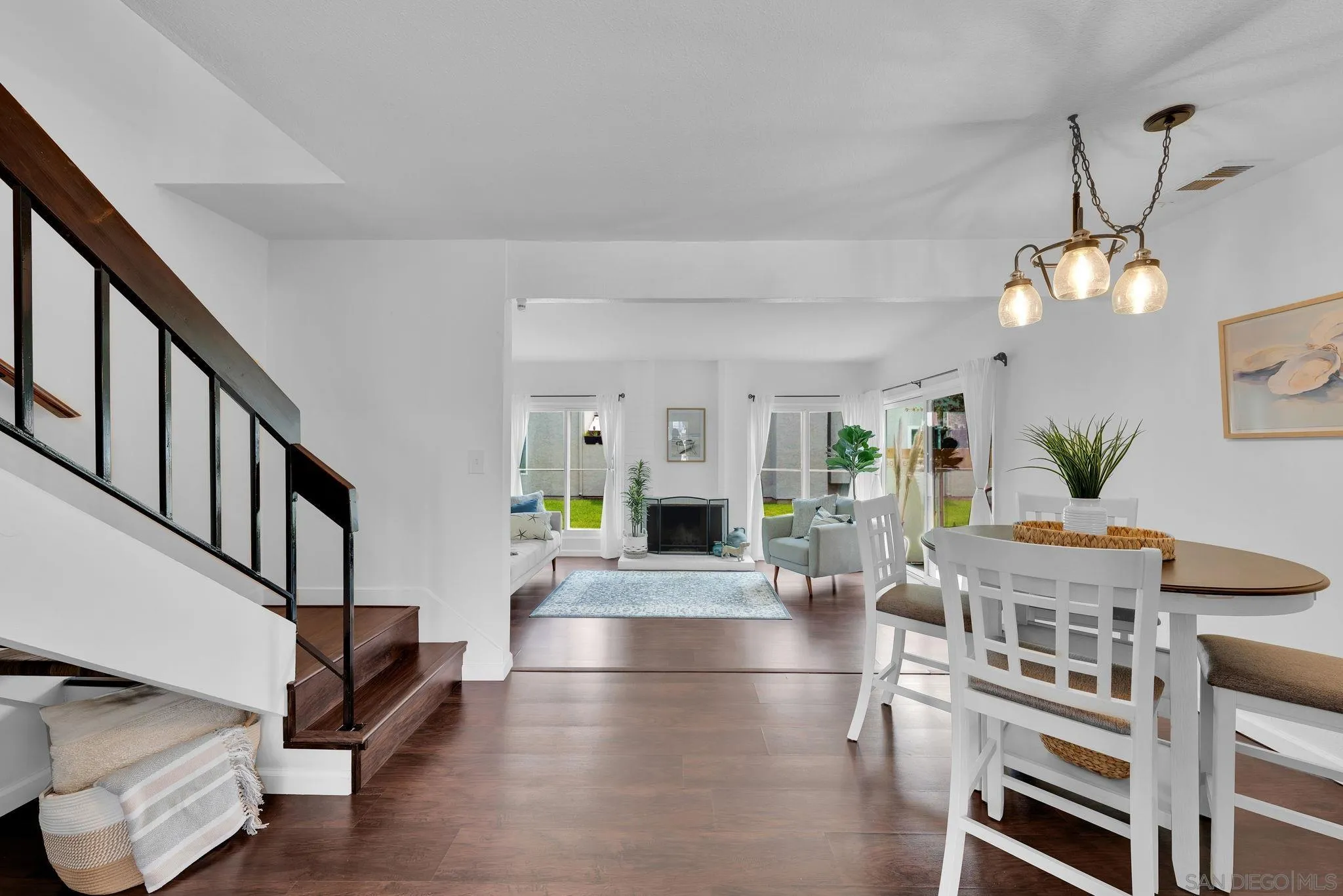 https://cdn.realtyfeed.com/cdn/127/260013725/b85c0684fc3da250aeb7598b598b4e66.webp