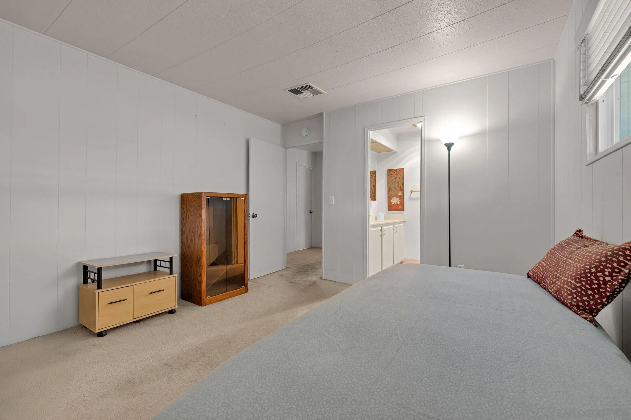 https://cdn.realtyfeed.com/cdn/127/260013729/2360f60fbe75dfe61e79c648d44c0510.webp