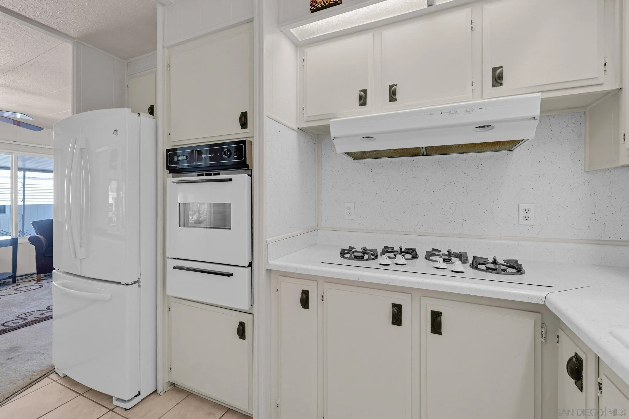 https://cdn.realtyfeed.com/cdn/127/260013729/a00ecb2a35dd23c029739371a38f376e.webp