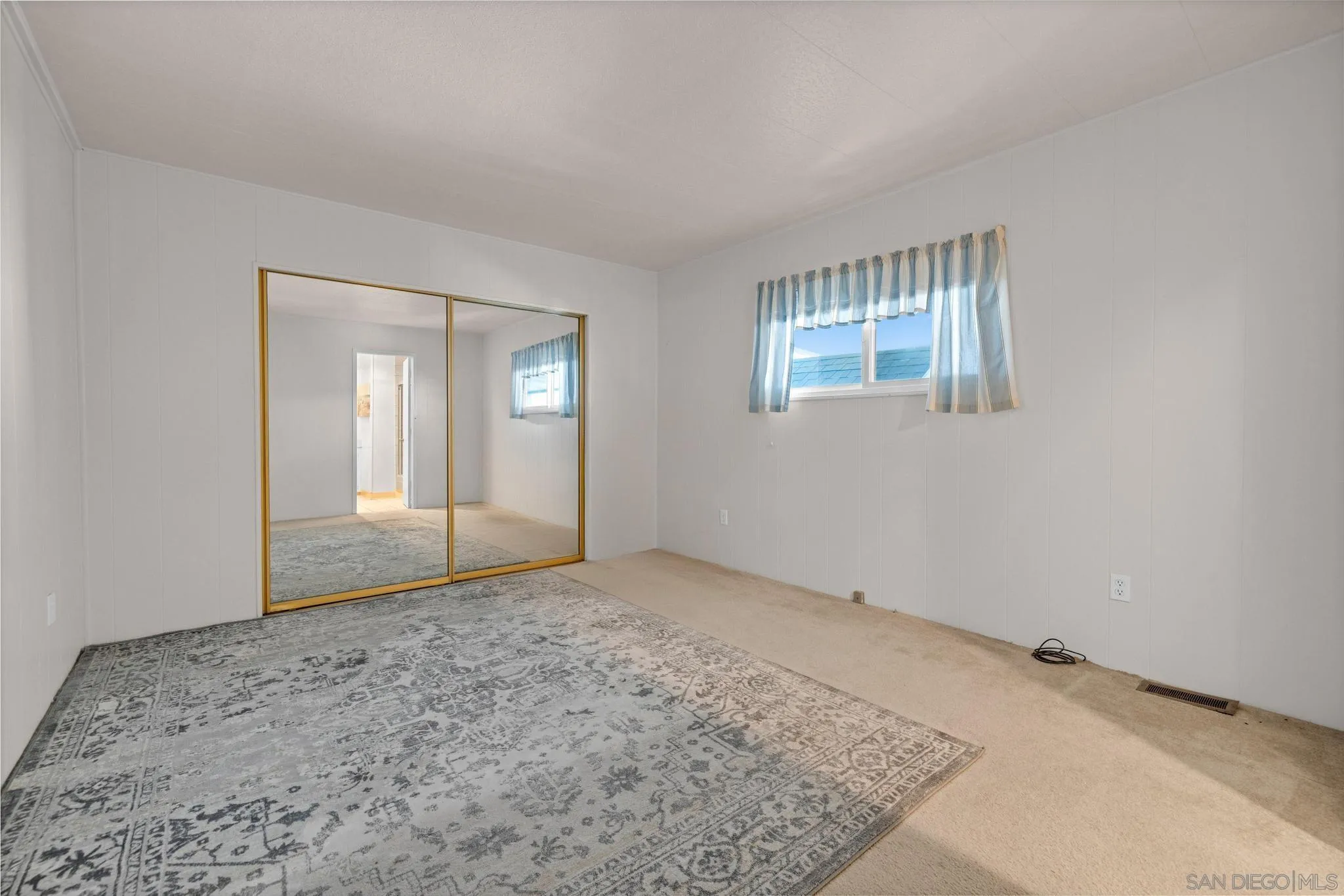 https://cdn.realtyfeed.com/cdn/127/260013729/db0c54d263a025a4442cca97b0357ab2.webp