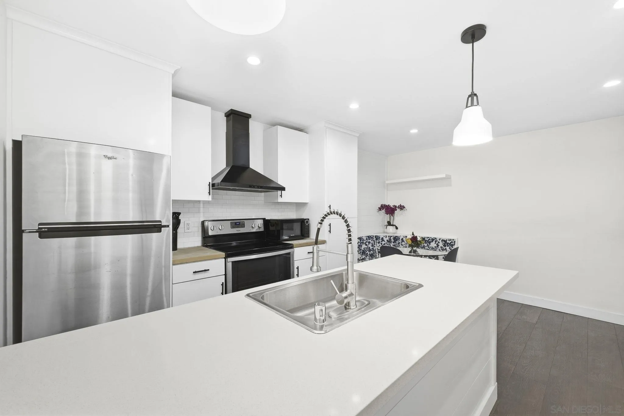 https://cdn.realtyfeed.com/cdn/127/260013730/9c59d3b4794f4a007ff00b753a91bf8e.webp
