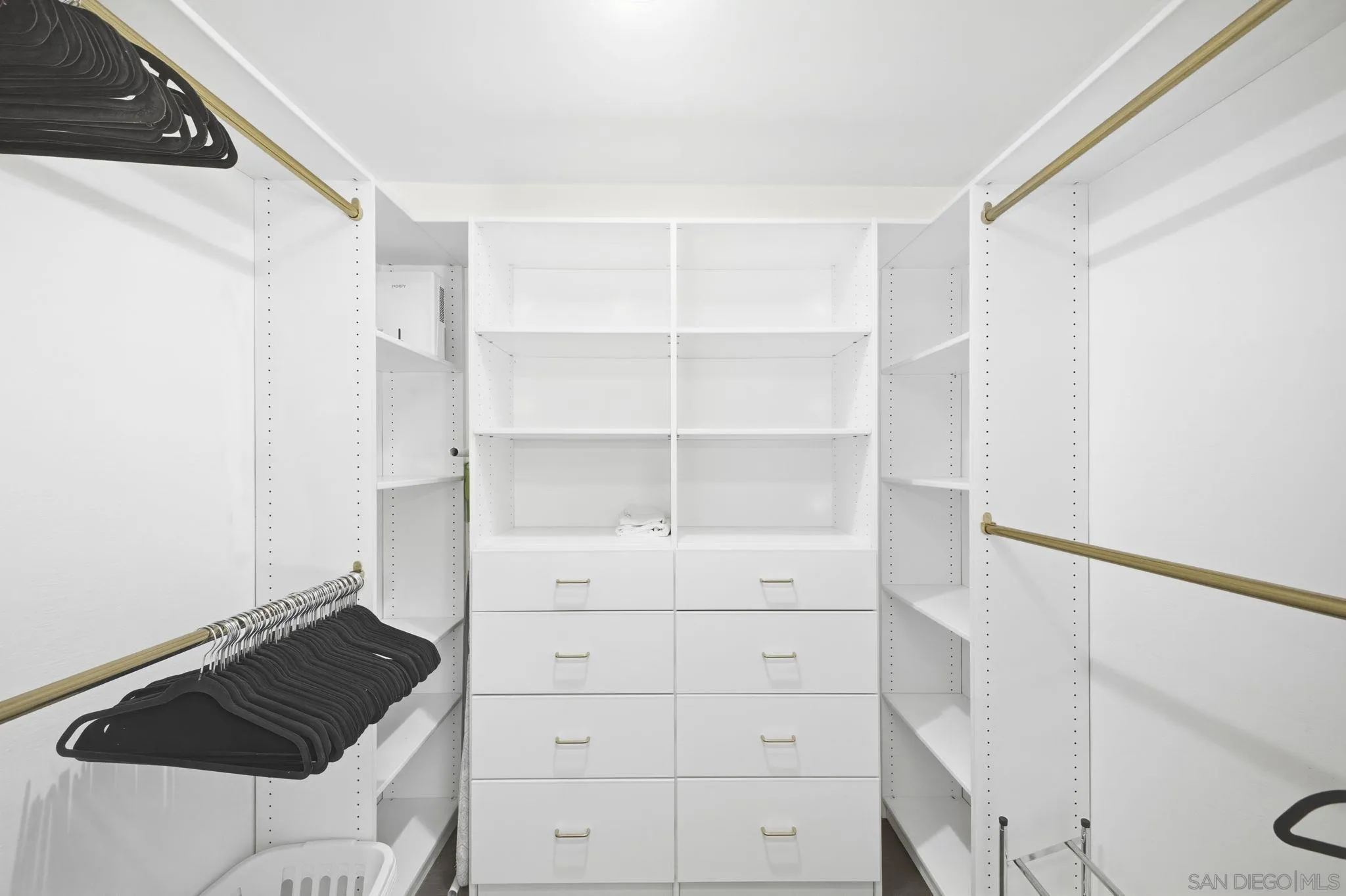 https://cdn.realtyfeed.com/cdn/127/260013730/bc6d895e91c2d5f9a08d4961dbfaaec5.webp