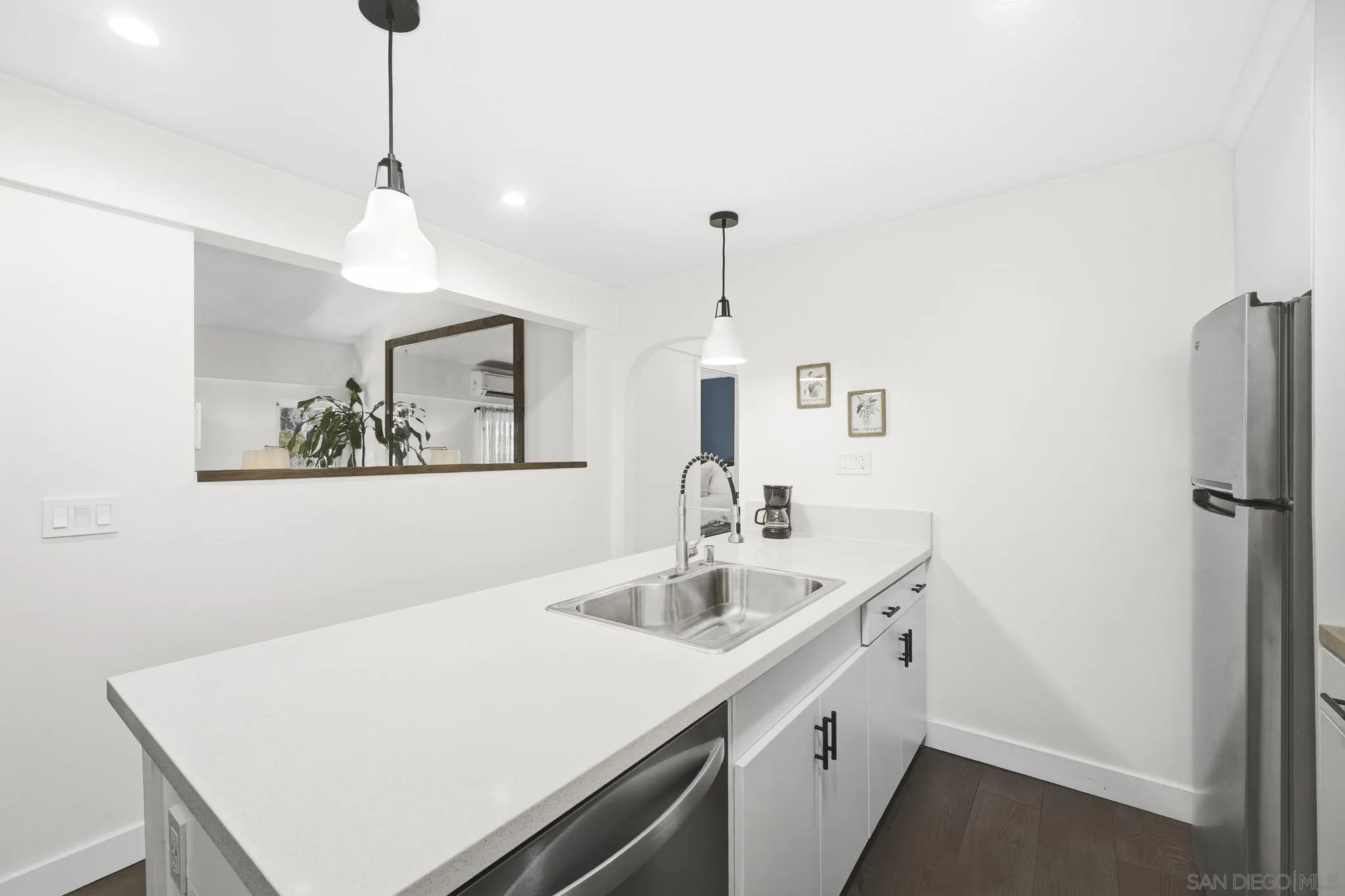 https://cdn.realtyfeed.com/cdn/127/260013730/c89f03e048a9beb00034f0ffbdcd412d.webp