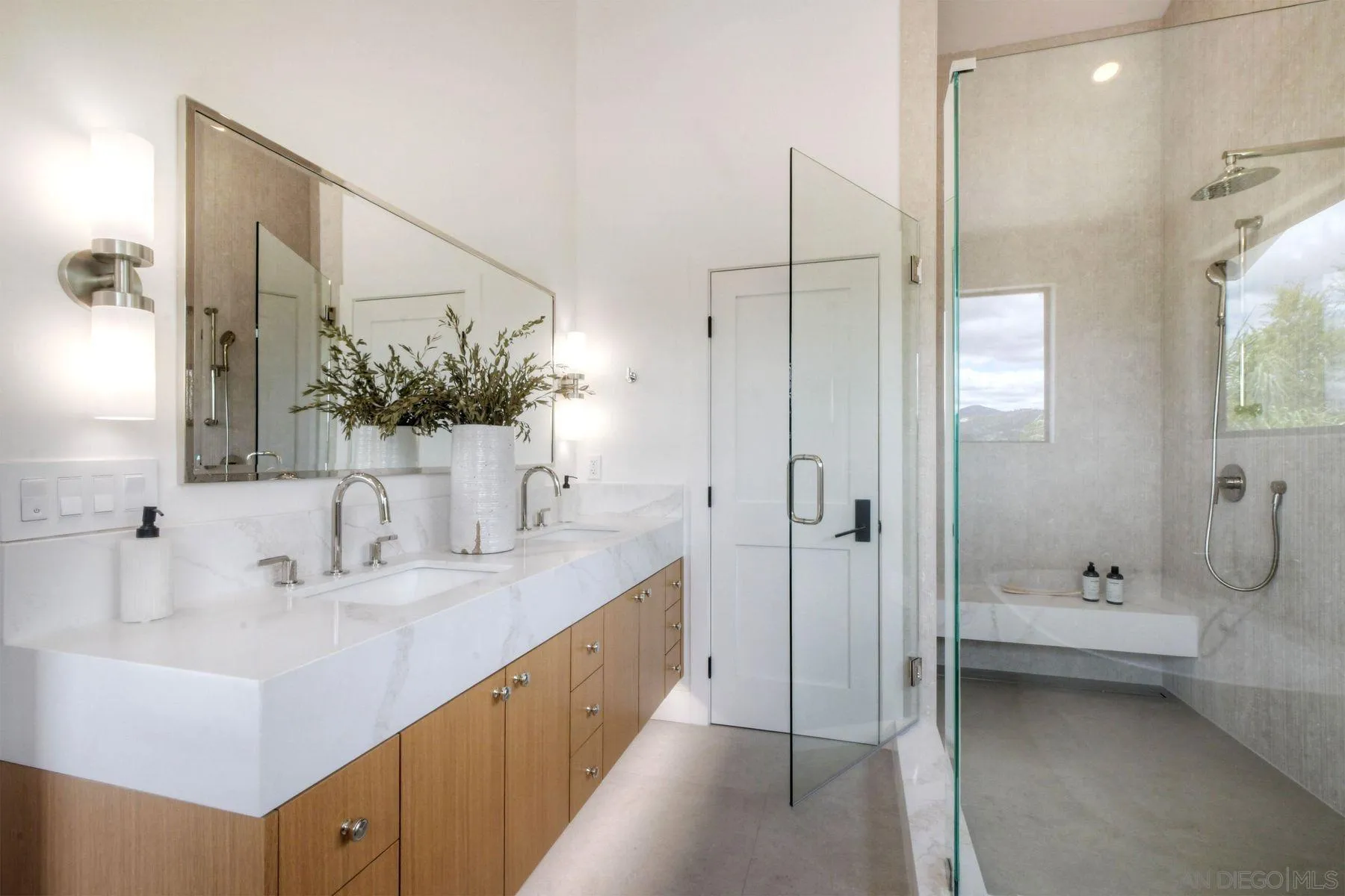 https://cdn.realtyfeed.com/cdn/127/260013734/1ce9d666d20acbc4591a6ade3dba508d.webp