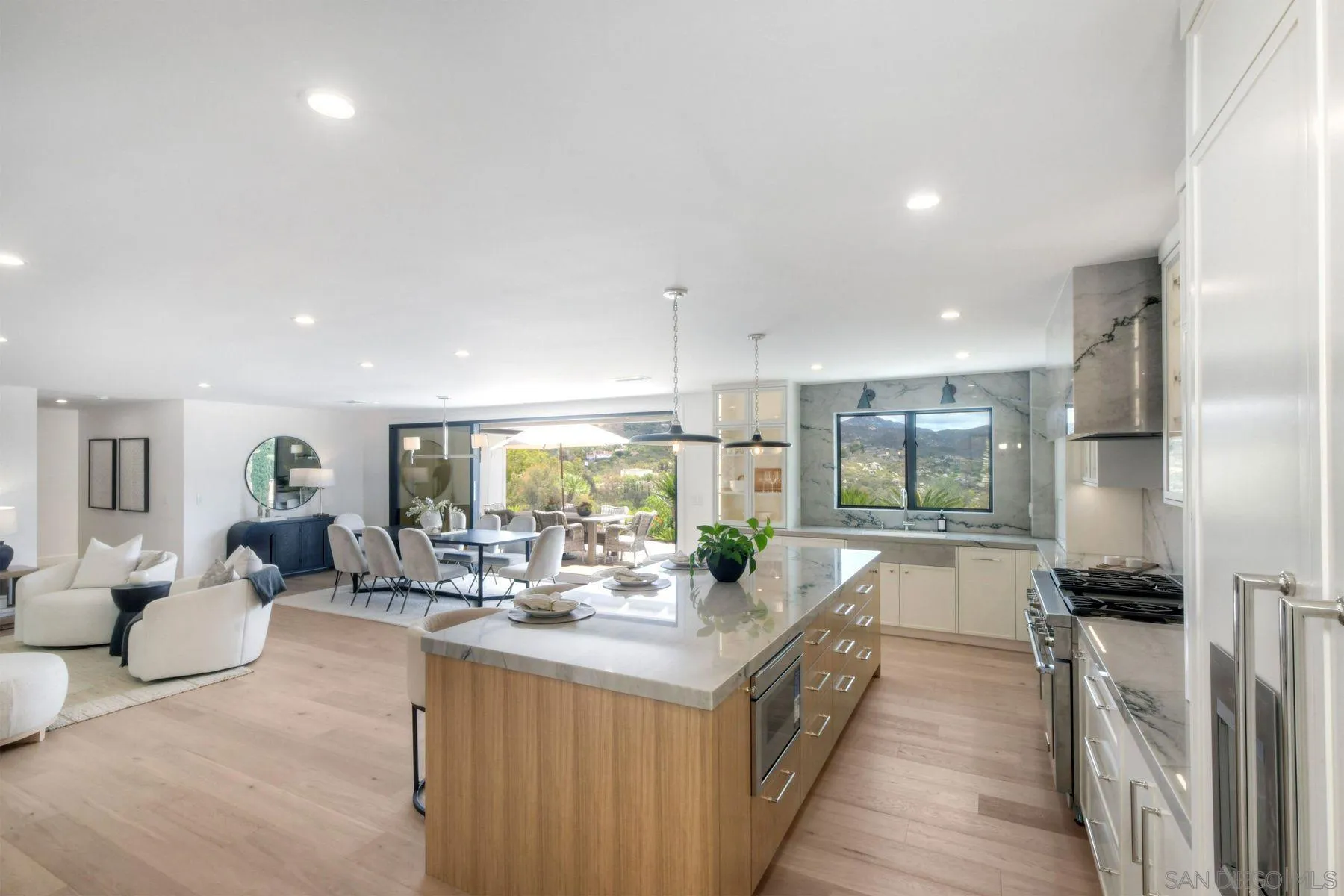 https://cdn.realtyfeed.com/cdn/127/260013734/27b81c02c48adc614ec8e06887eb6979.webp
