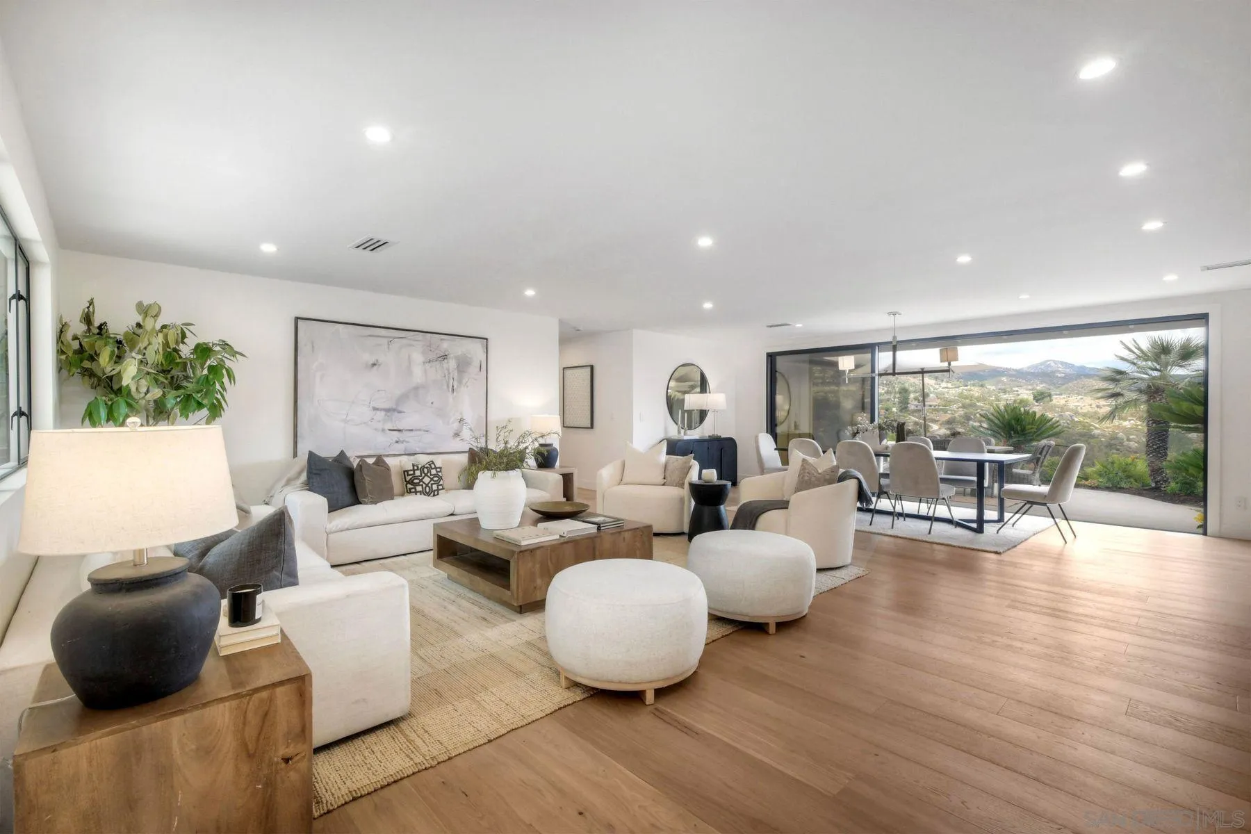 https://cdn.realtyfeed.com/cdn/127/260013734/afc28de17abac35547d288dab6dd0031.webp