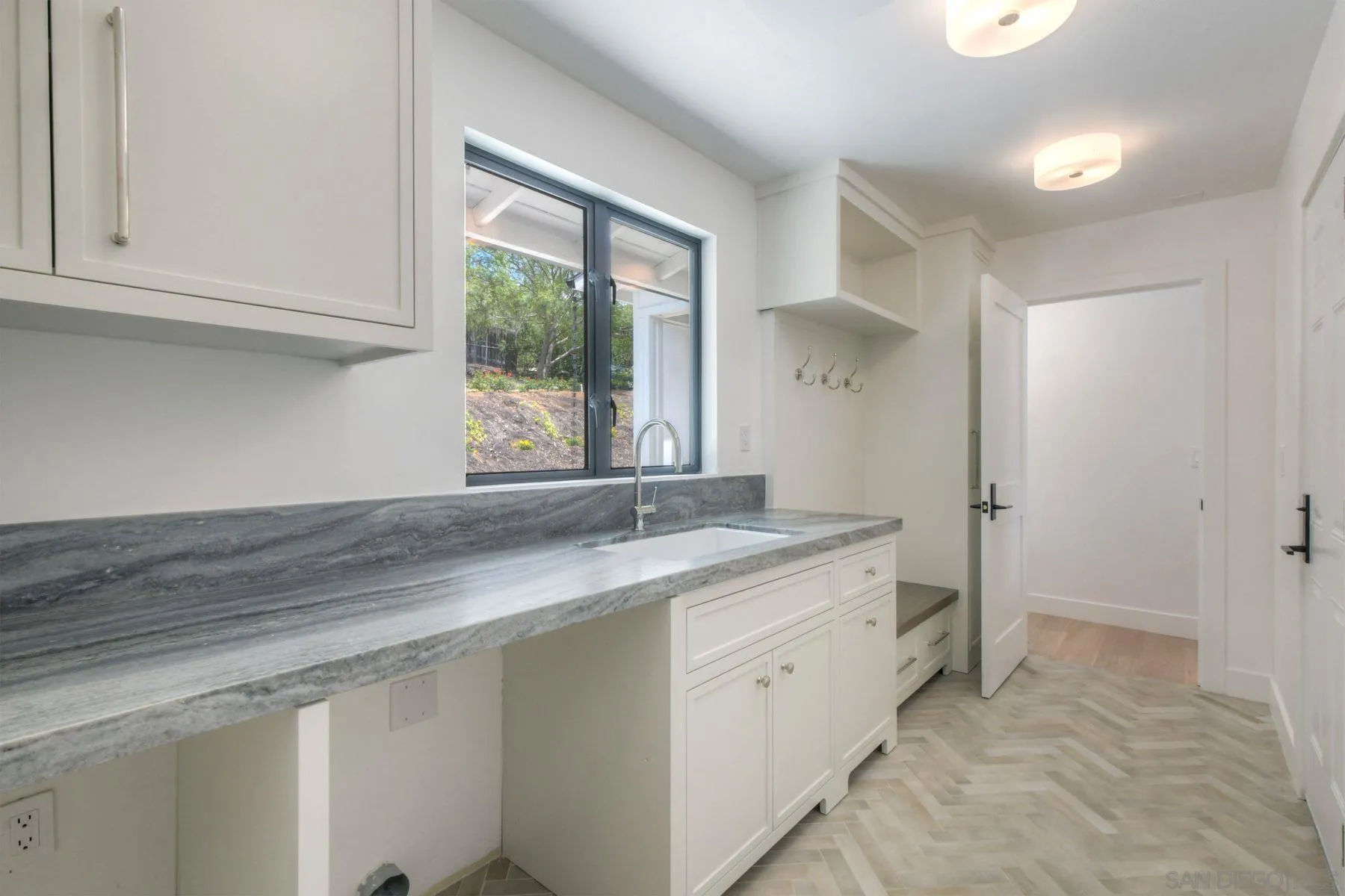 https://cdn.realtyfeed.com/cdn/127/260013734/b868726325654ff51b18f4c1a10b3340.webp