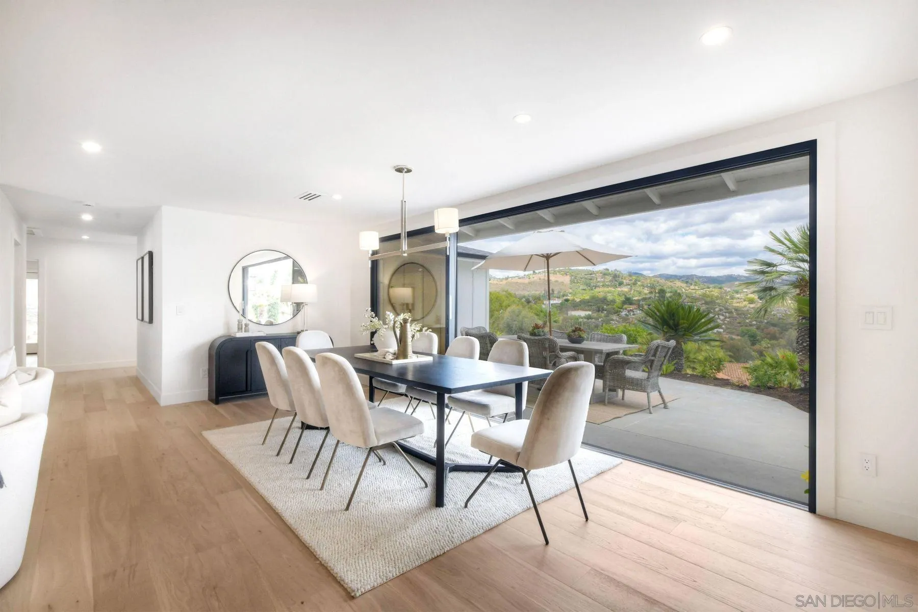 https://cdn.realtyfeed.com/cdn/127/260013734/bb02c6810f09c22569cb352038a69d4f.webp