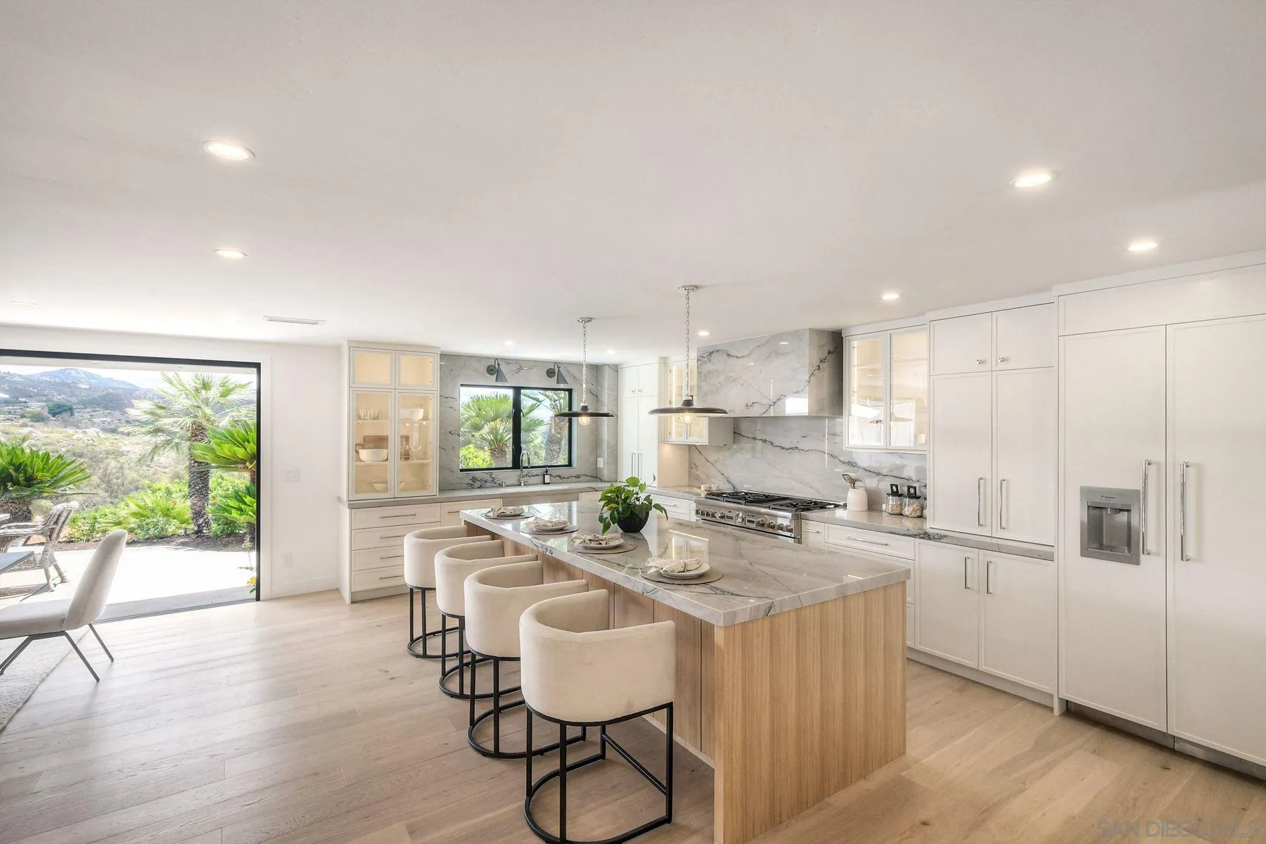 https://cdn.realtyfeed.com/cdn/127/260013734/e2c4ff94c58542bcf982cc6cd09ab97c.webp