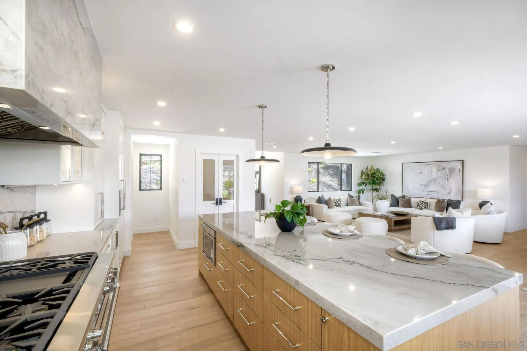 https://cdn.realtyfeed.com/cdn/127/260013734/e30706594e79342e3894dcd28a77d61d.webp