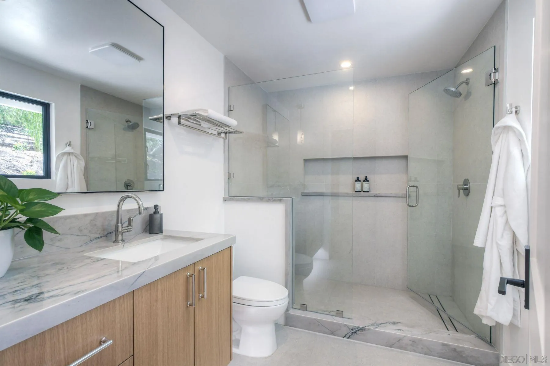 https://cdn.realtyfeed.com/cdn/127/260013734/f548cc0a6b4a2f07a2bd8921c6e72870.webp