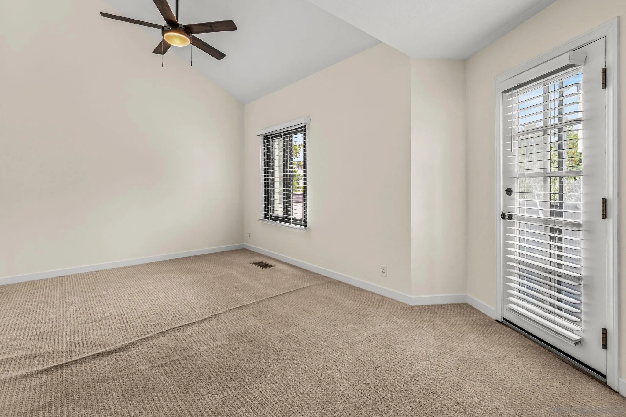 https://cdn.realtyfeed.com/cdn/127/260013747/1e6fd9cb23c4d5fa2fc51a40571f7d28.webp