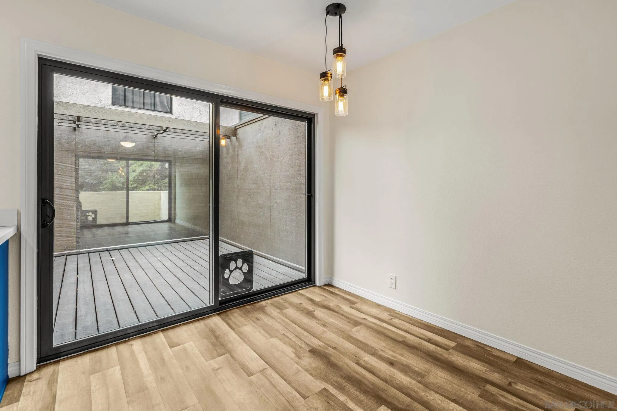 https://cdn.realtyfeed.com/cdn/127/260013747/d6678fc215c9a4fb81ff2e0d38e792cb.webp