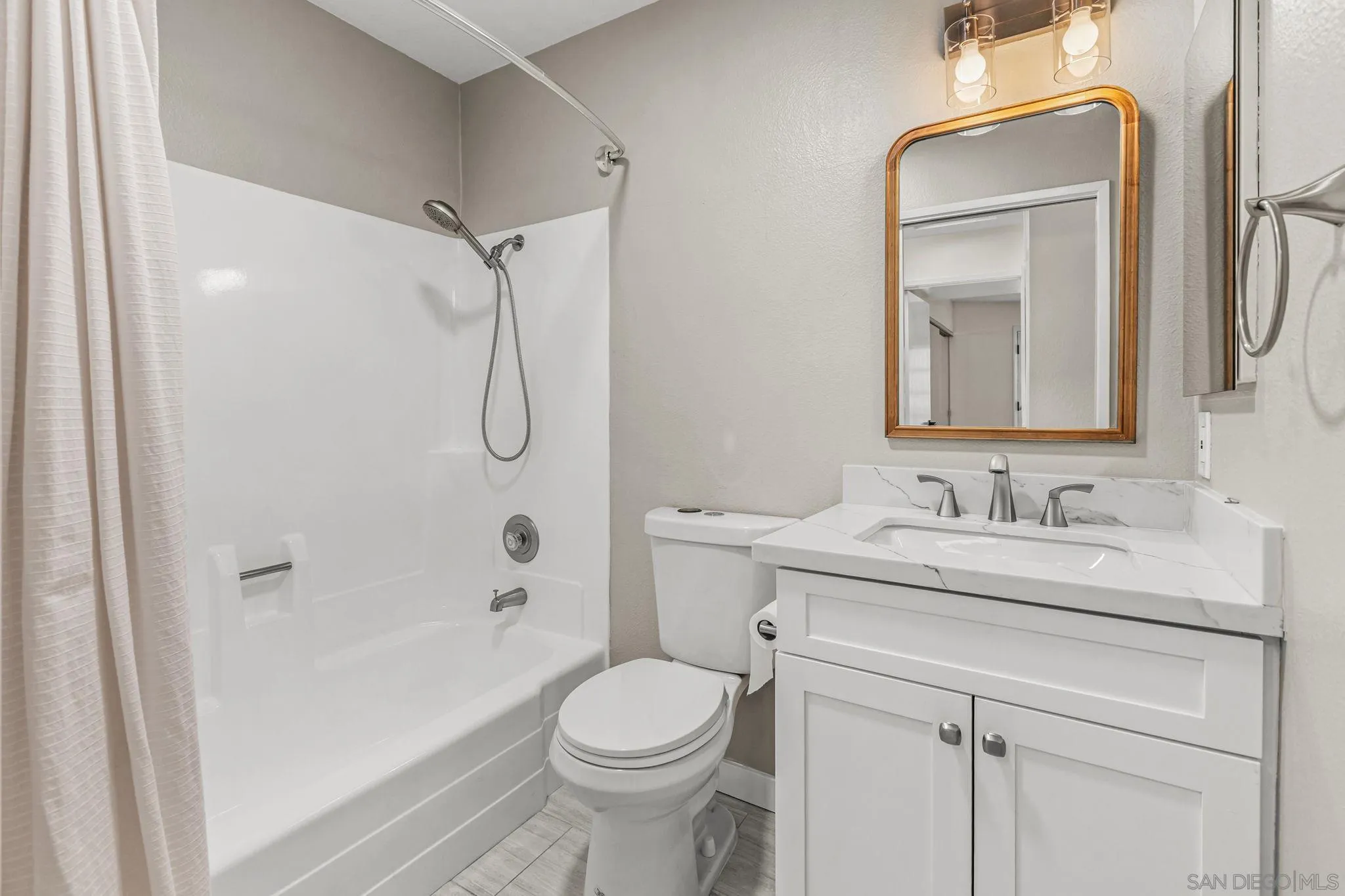 https://cdn.realtyfeed.com/cdn/127/260013747/f43ec92bf320d00bea7cdab03e7205eb.webp