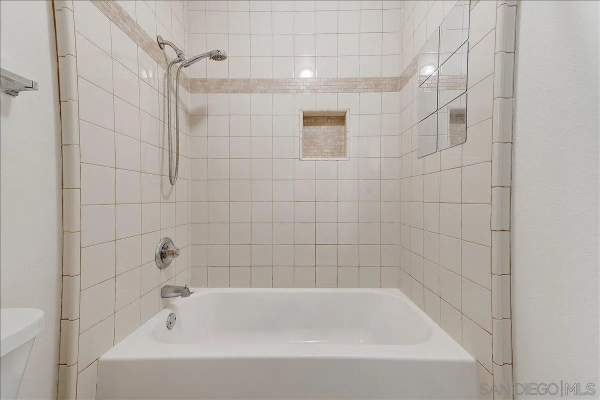 https://cdn.realtyfeed.com/cdn/127/260013751/8ef7fd0eb94a0bd674f79cb470dc49a6.webp