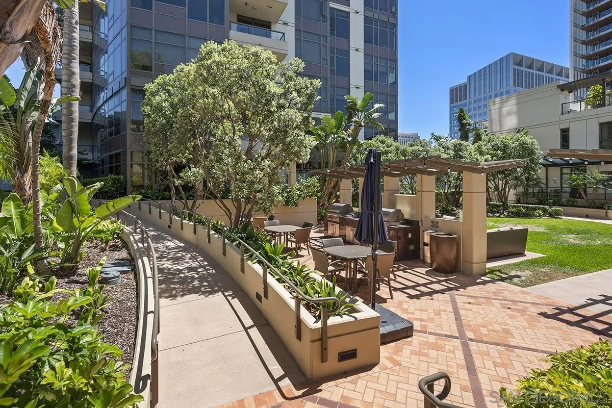 Photo #33: 260013762 Listing: Photo #33