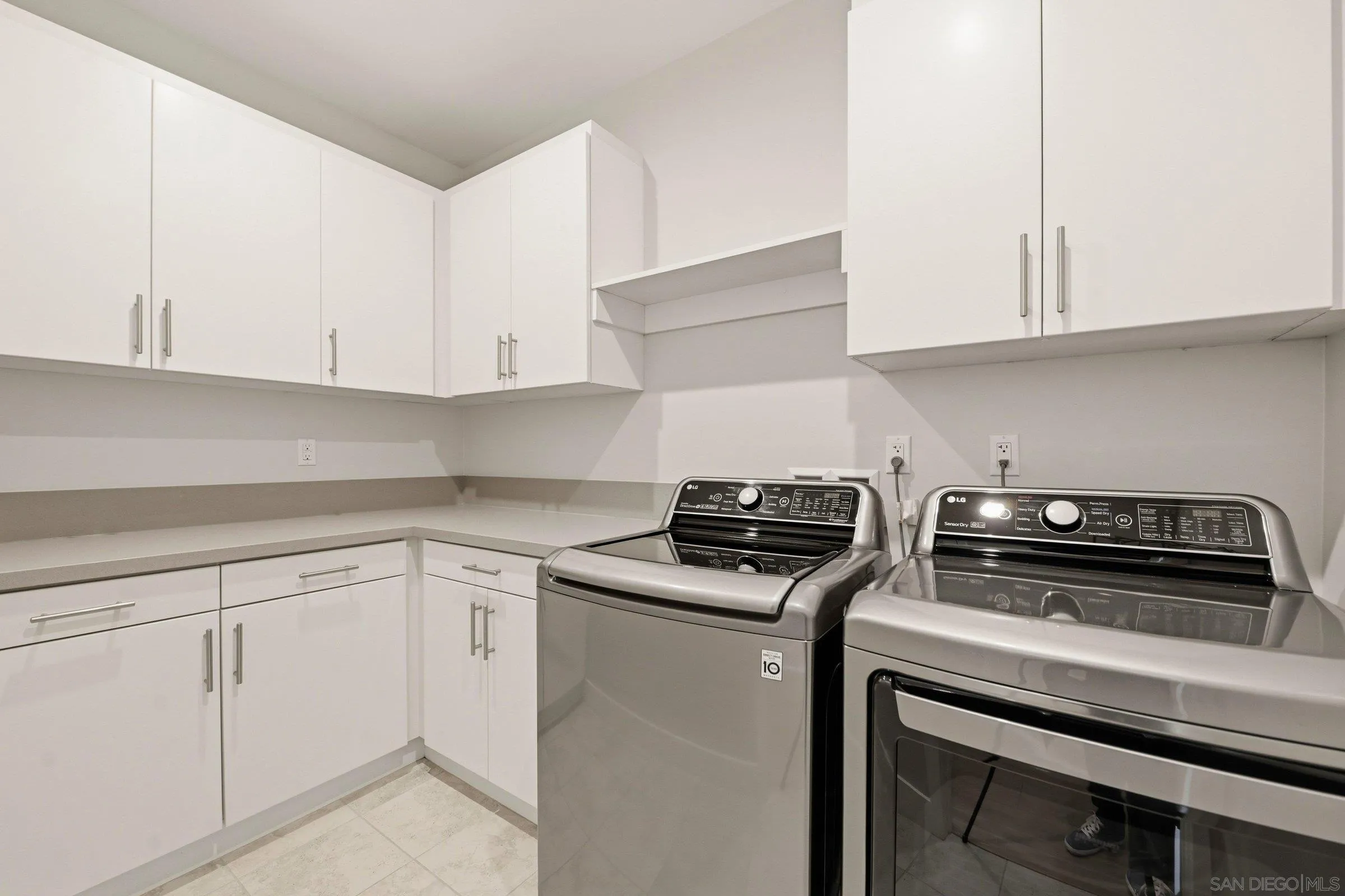https://cdn.realtyfeed.com/cdn/127/260013763/6f73142e8e4680f054e74e73380ec7bd.webp
