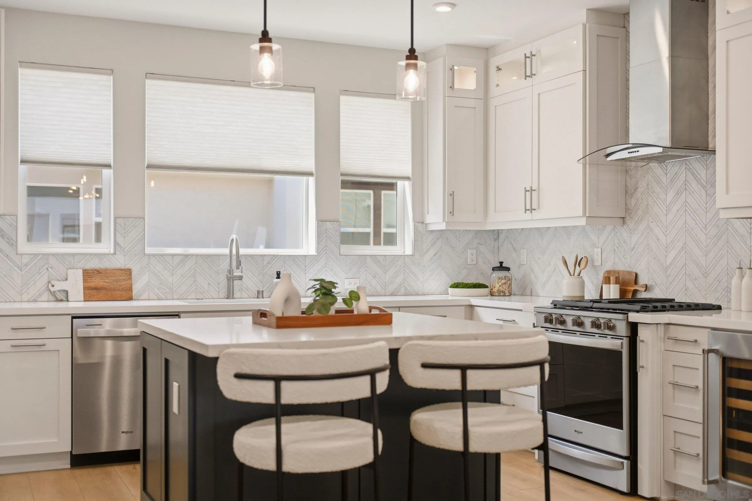 Photo #1: 260013763 Listing: Photo #1