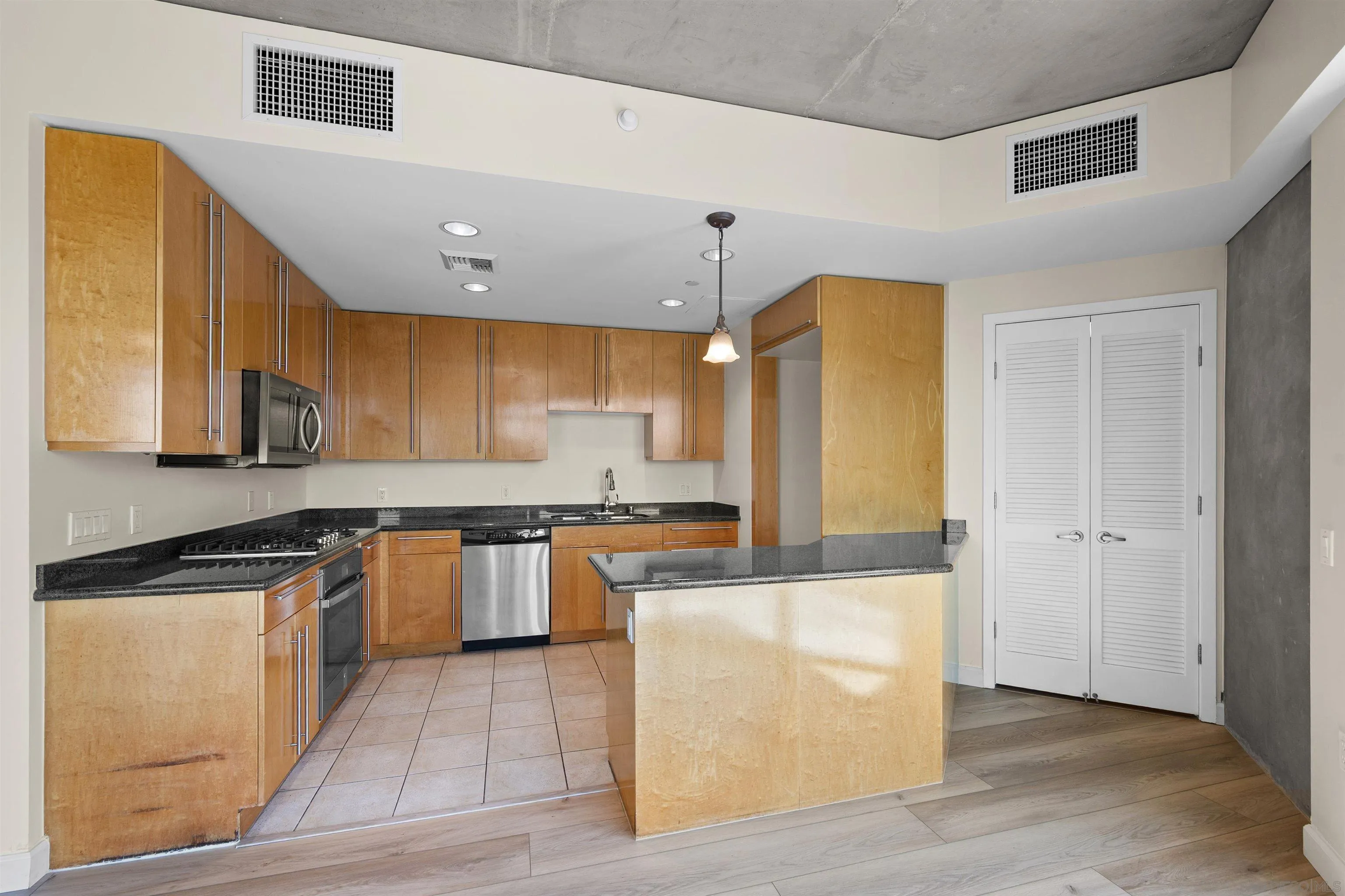 Photo #26: 260013769 Listing: Photo #26