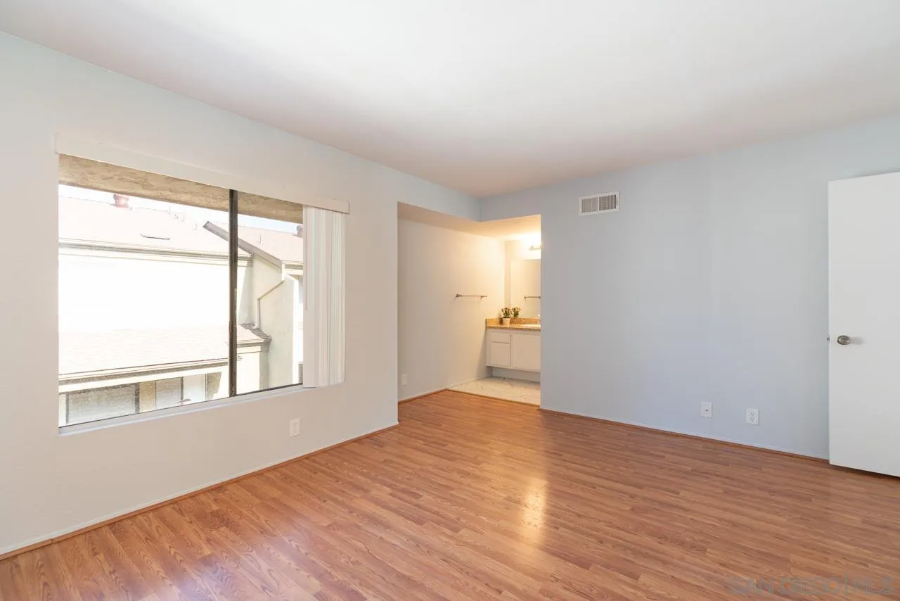 Photo #14: 260013771 Listing: Photo #14