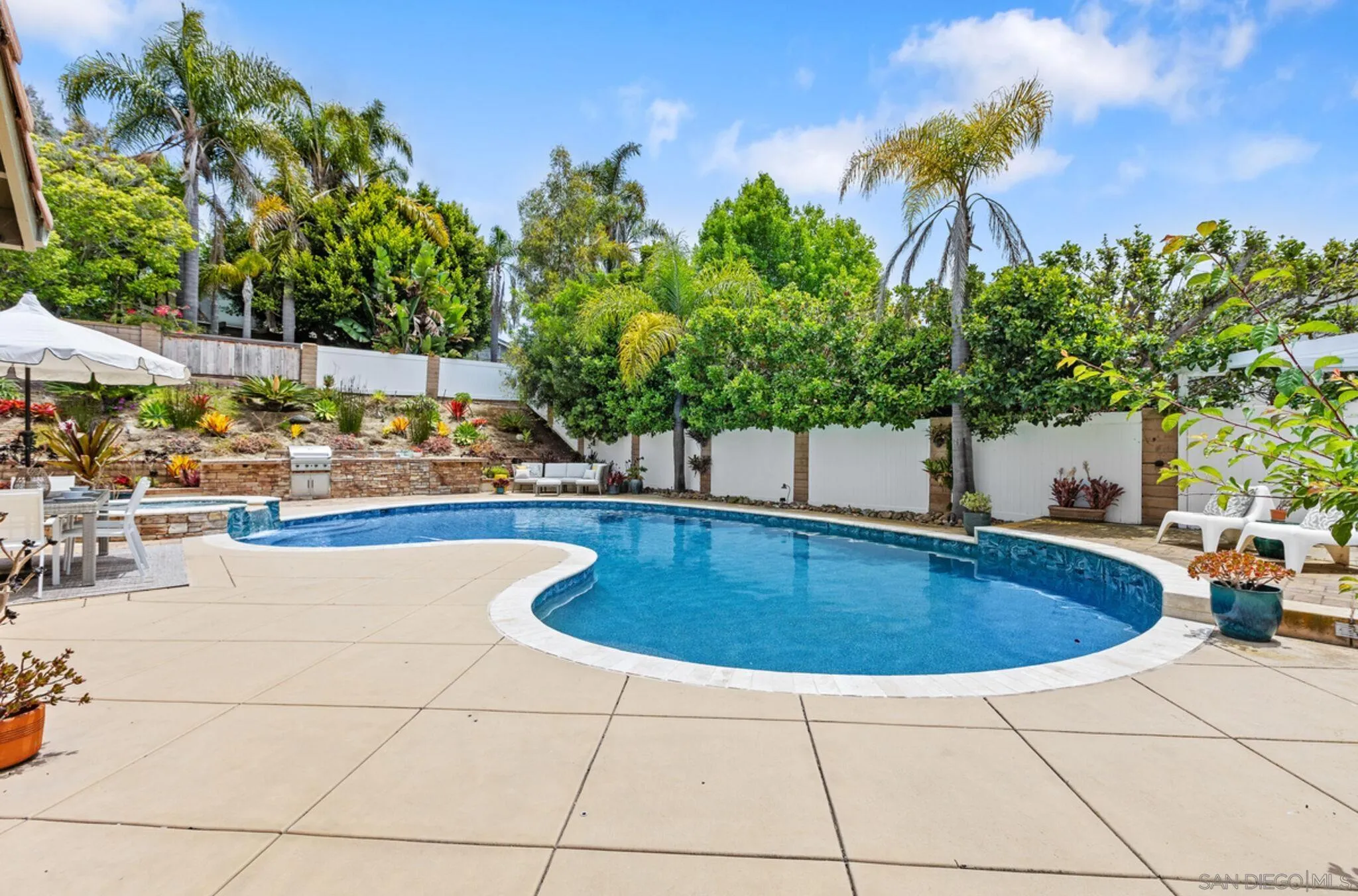 https://cdn.realtyfeed.com/cdn/127/260013773/677d162d6275647b02d9079273ee7aea.webp
