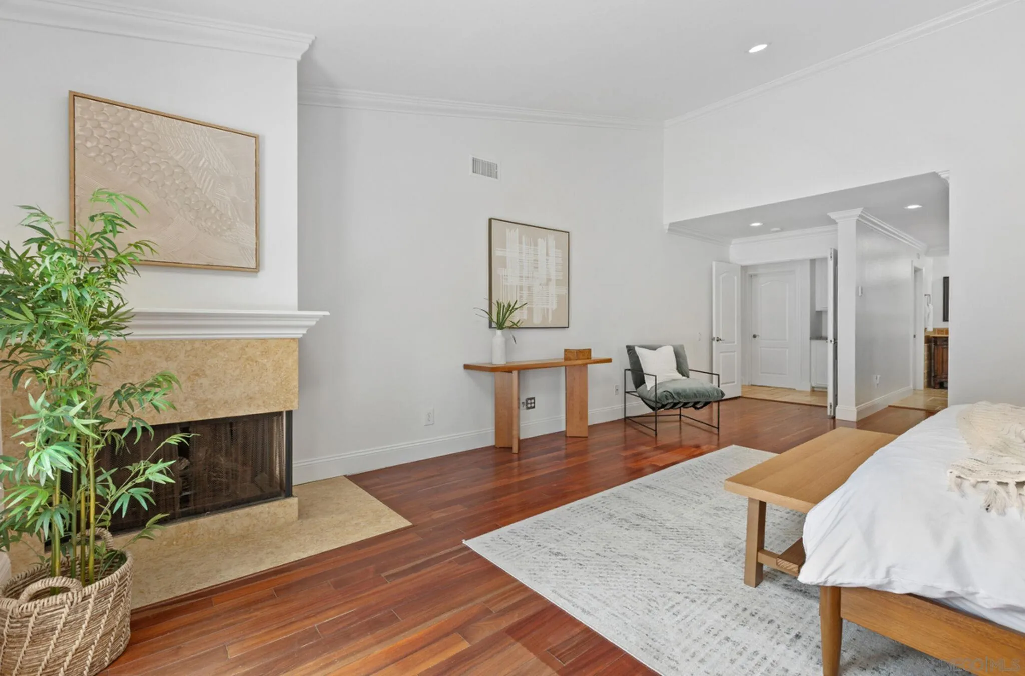 https://cdn.realtyfeed.com/cdn/127/260013773/68a9abdf5e3f23f287f9524d94483beb.webp