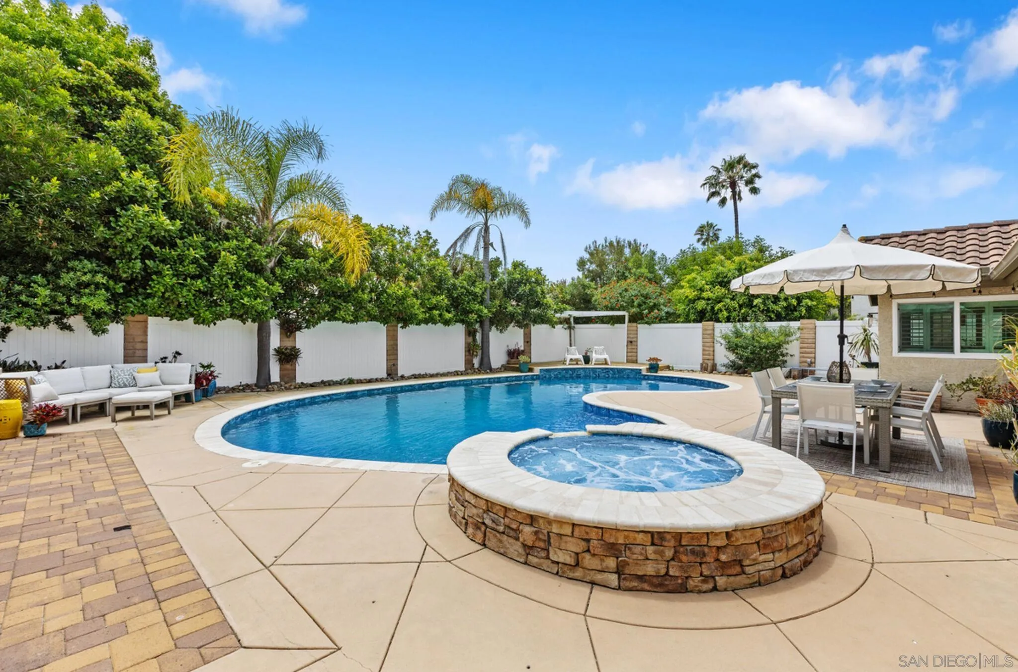 https://cdn.realtyfeed.com/cdn/127/260013773/b24b453abe4a13765b593668cd7ccb69.webp