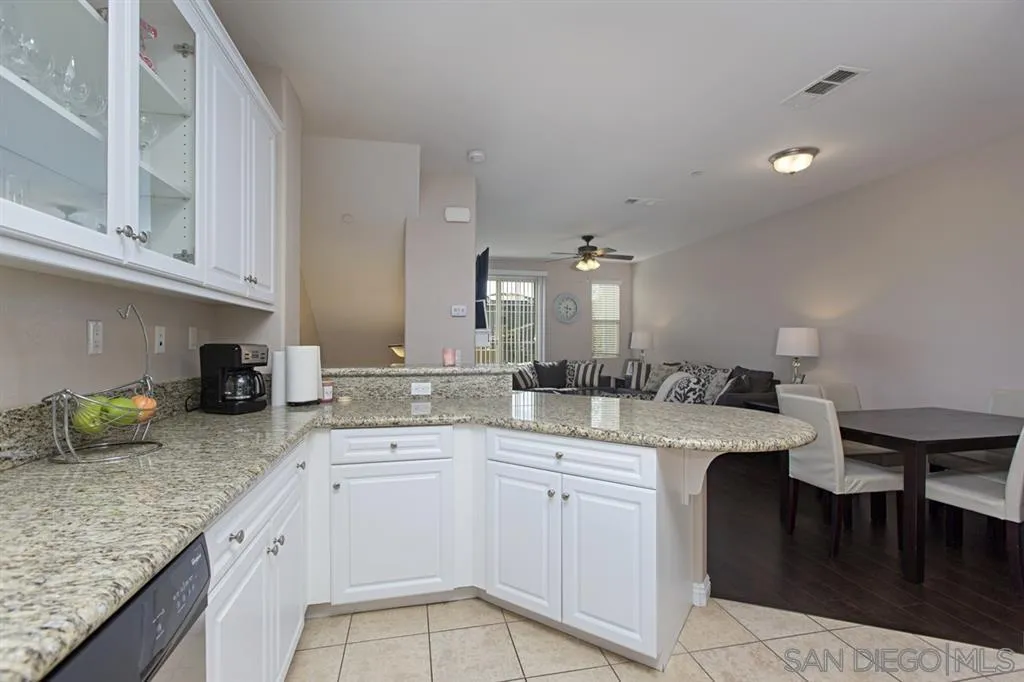 Photo #12: 260013779 Listing: Photo #12