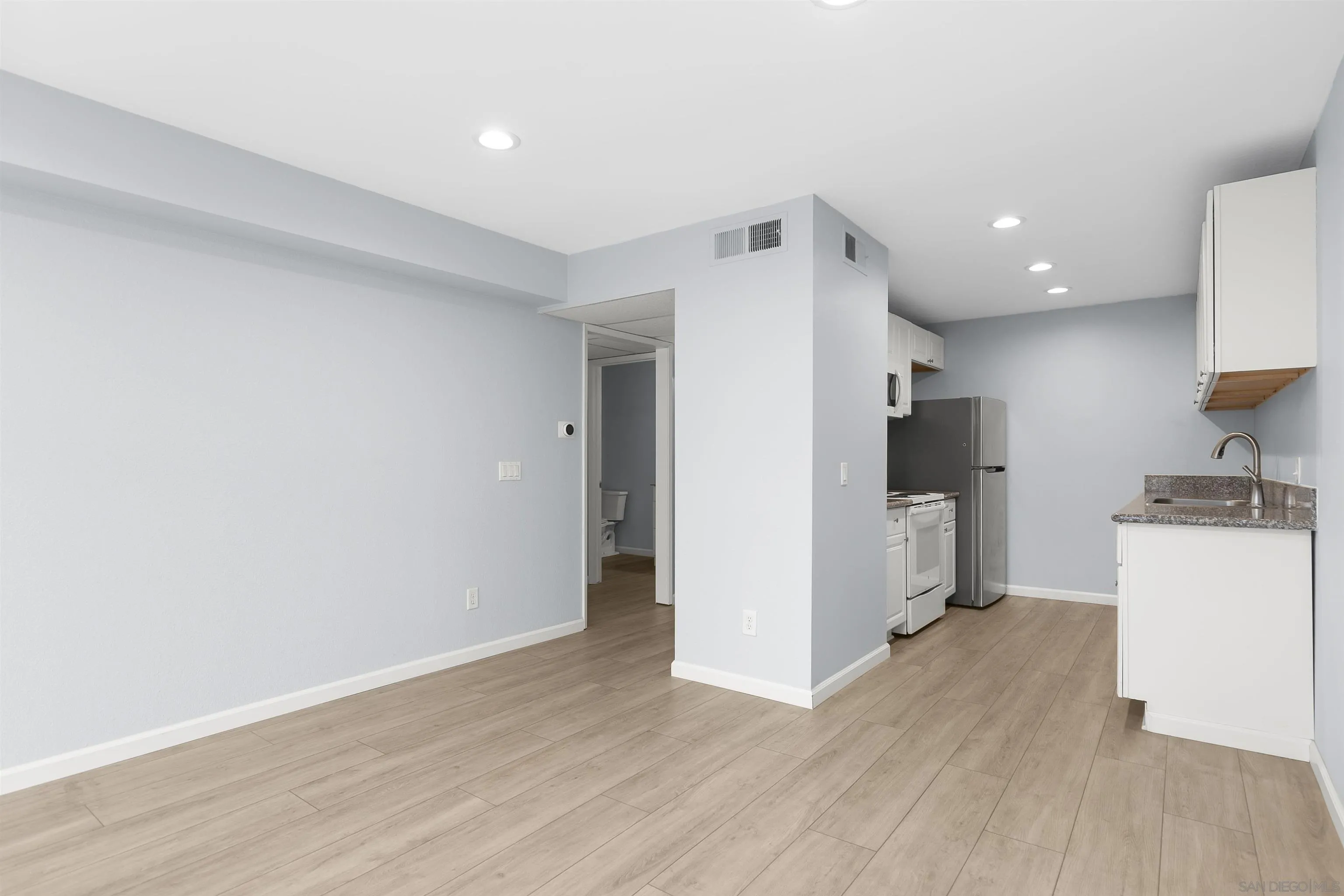 Photo #12: 260013781 Listing: Photo #12