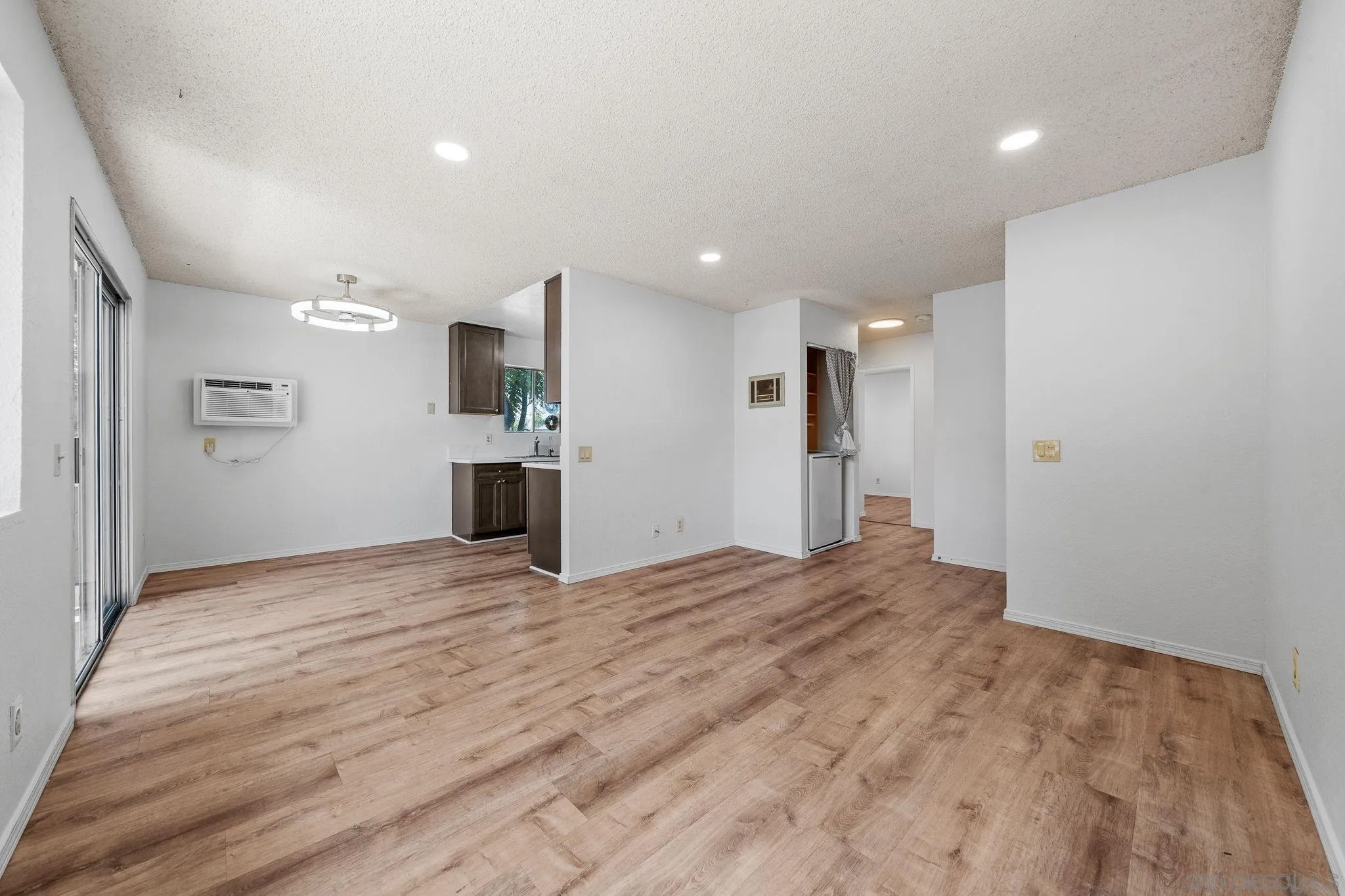 Photo #5: 260013787 Listing: Photo #5