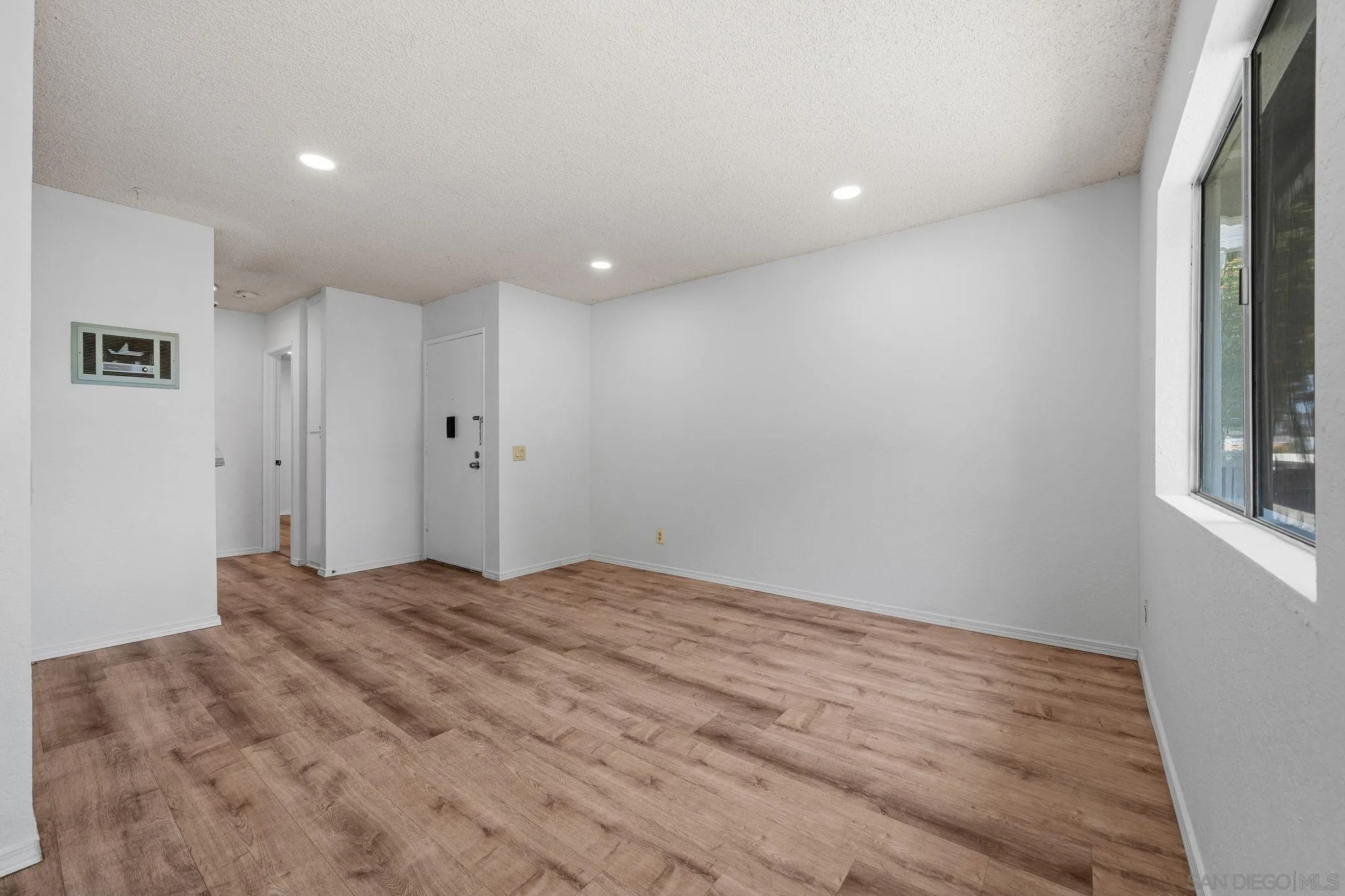 Photo #8: 260013787 Listing: Photo #8
