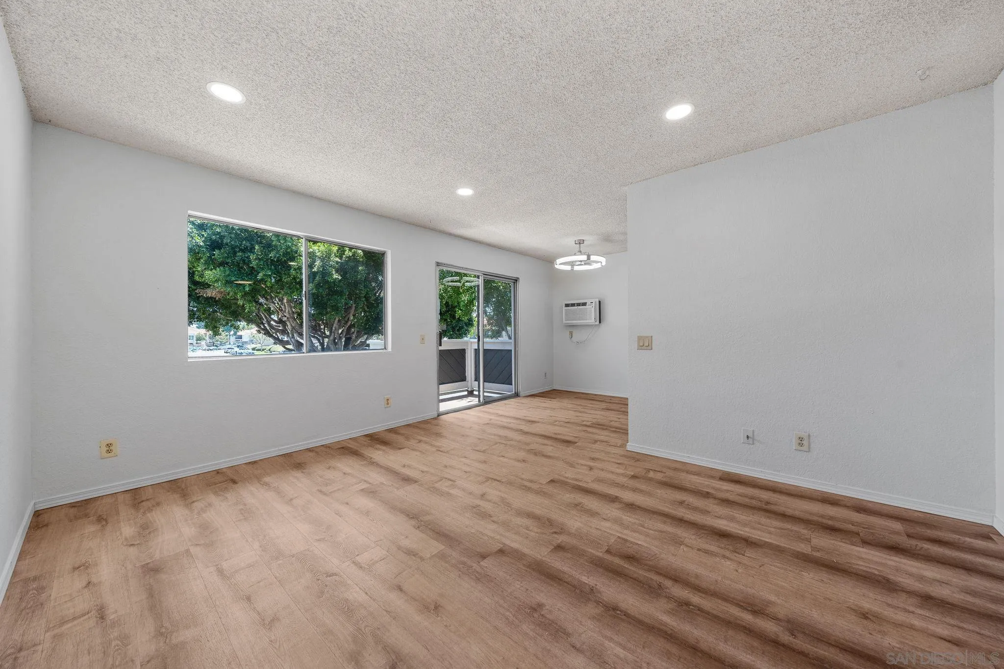 Photo #6: 260013787 Listing: Photo #6