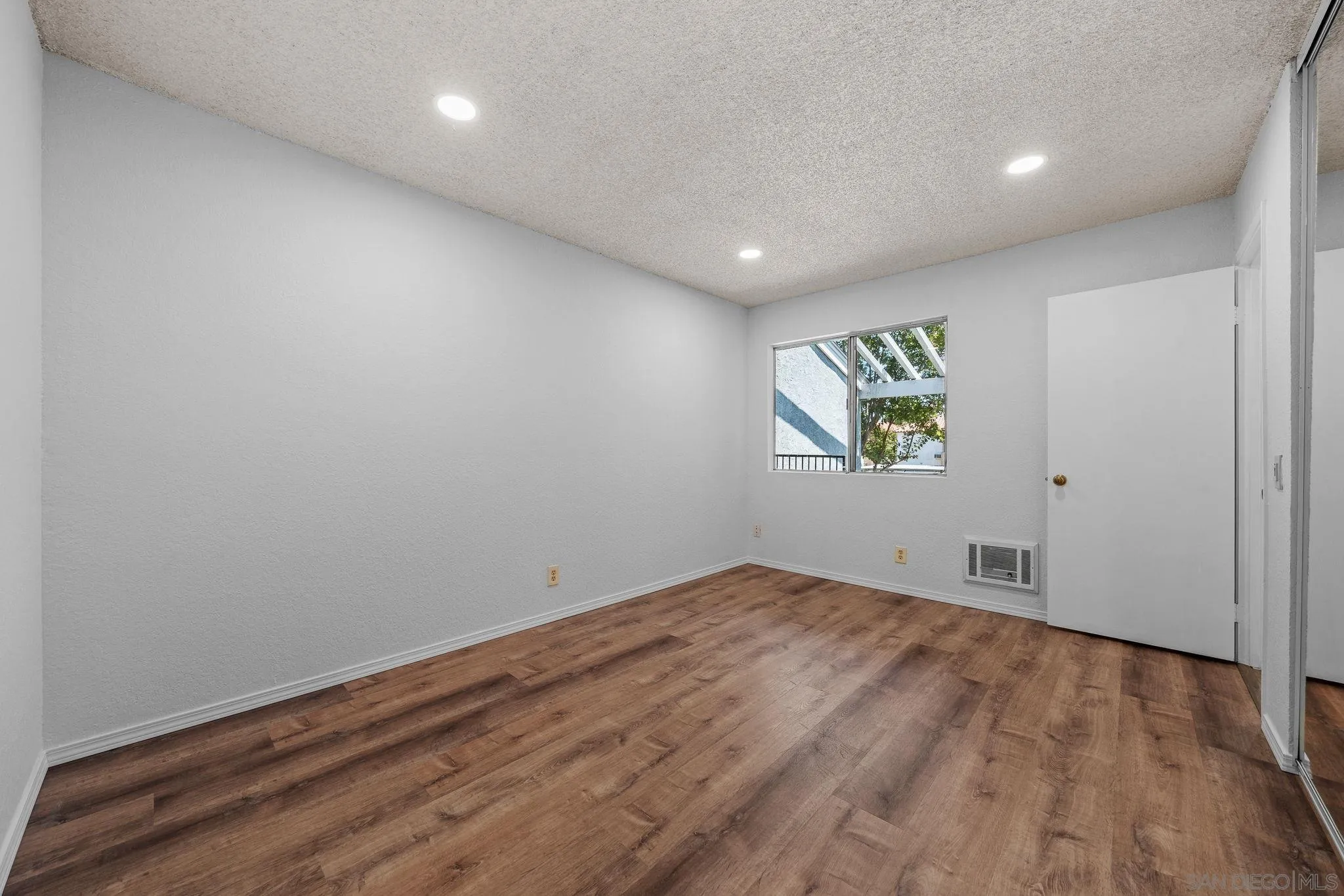 Photo #27: 260013787 Listing: Photo #27