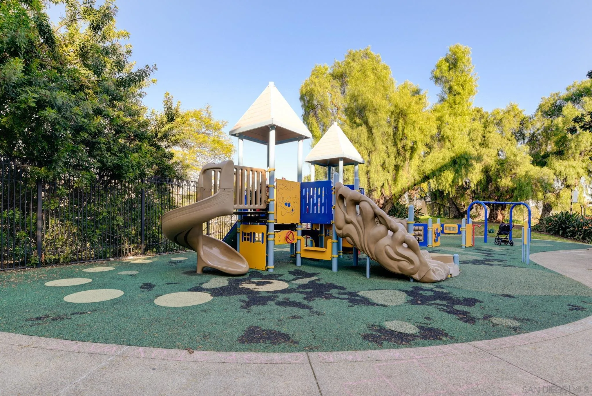 https://cdn.realtyfeed.com/cdn/127/260013794/aa49d44573feaeb152a1276c84652c3b.webp