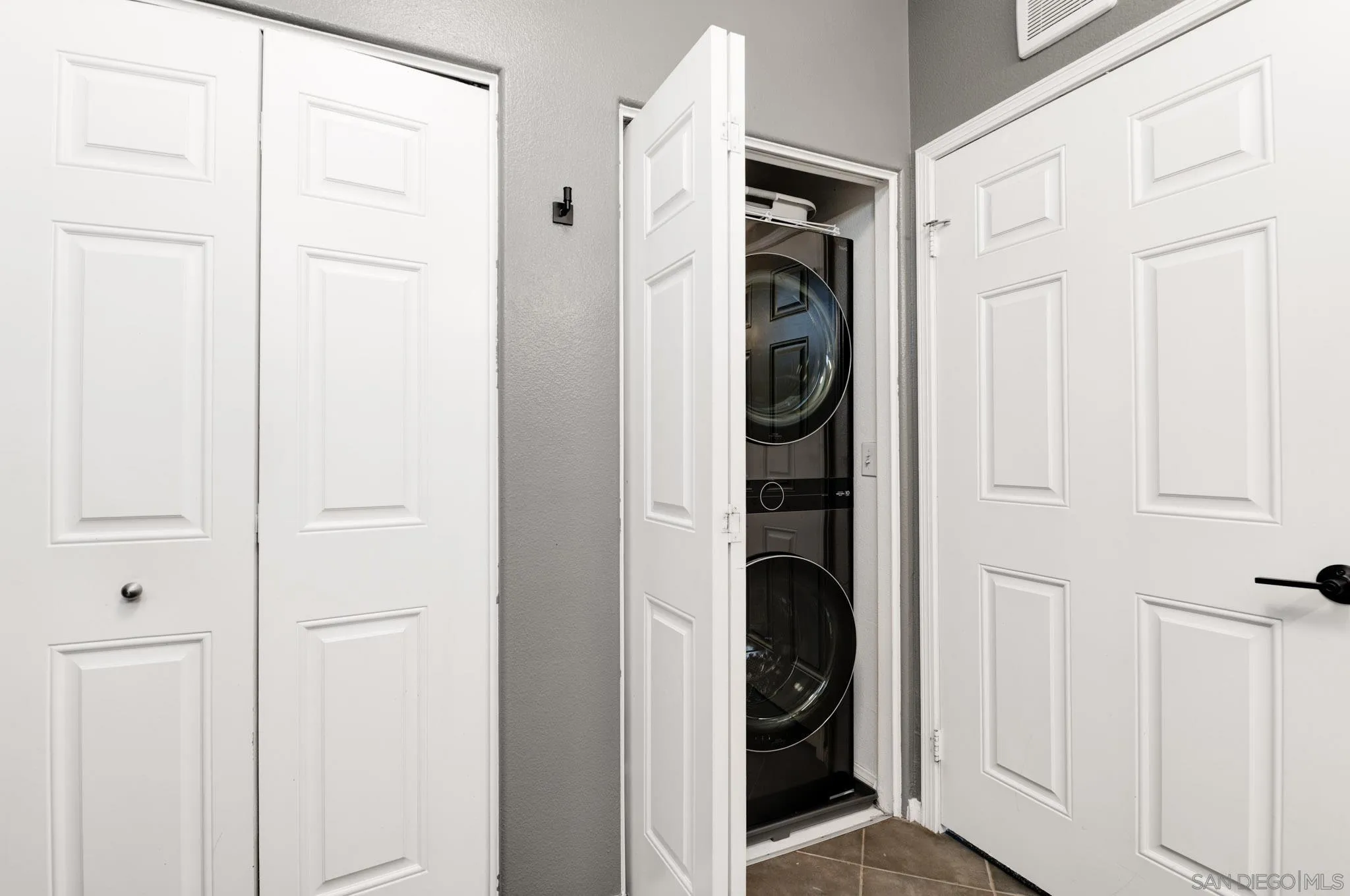 https://cdn.realtyfeed.com/cdn/127/260013794/d7ebaf52a16b8ec046eb431bda6eb574.webp