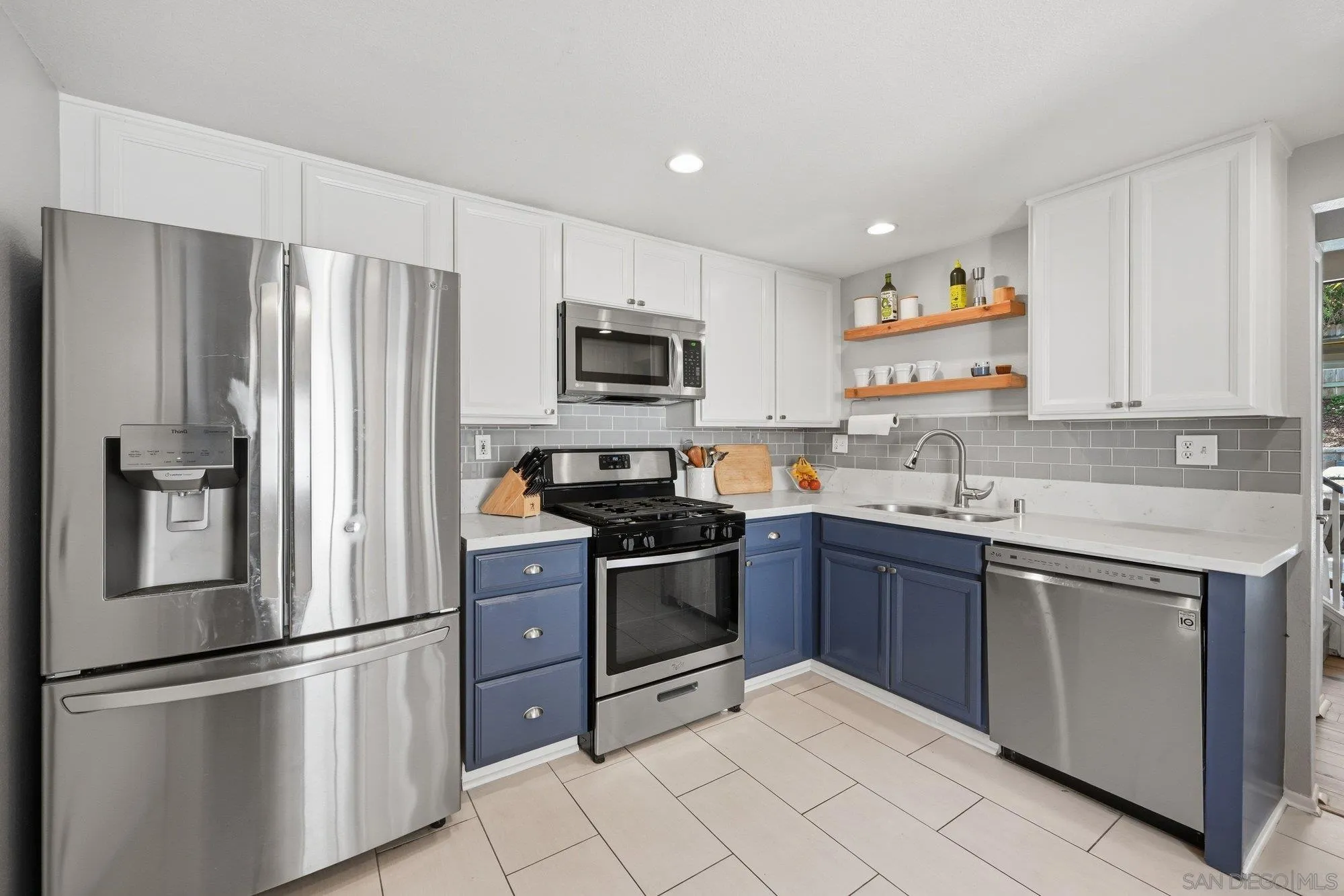 https://cdn.realtyfeed.com/cdn/127/260013795/004561fe816bdb9776155874b8003b02.webp