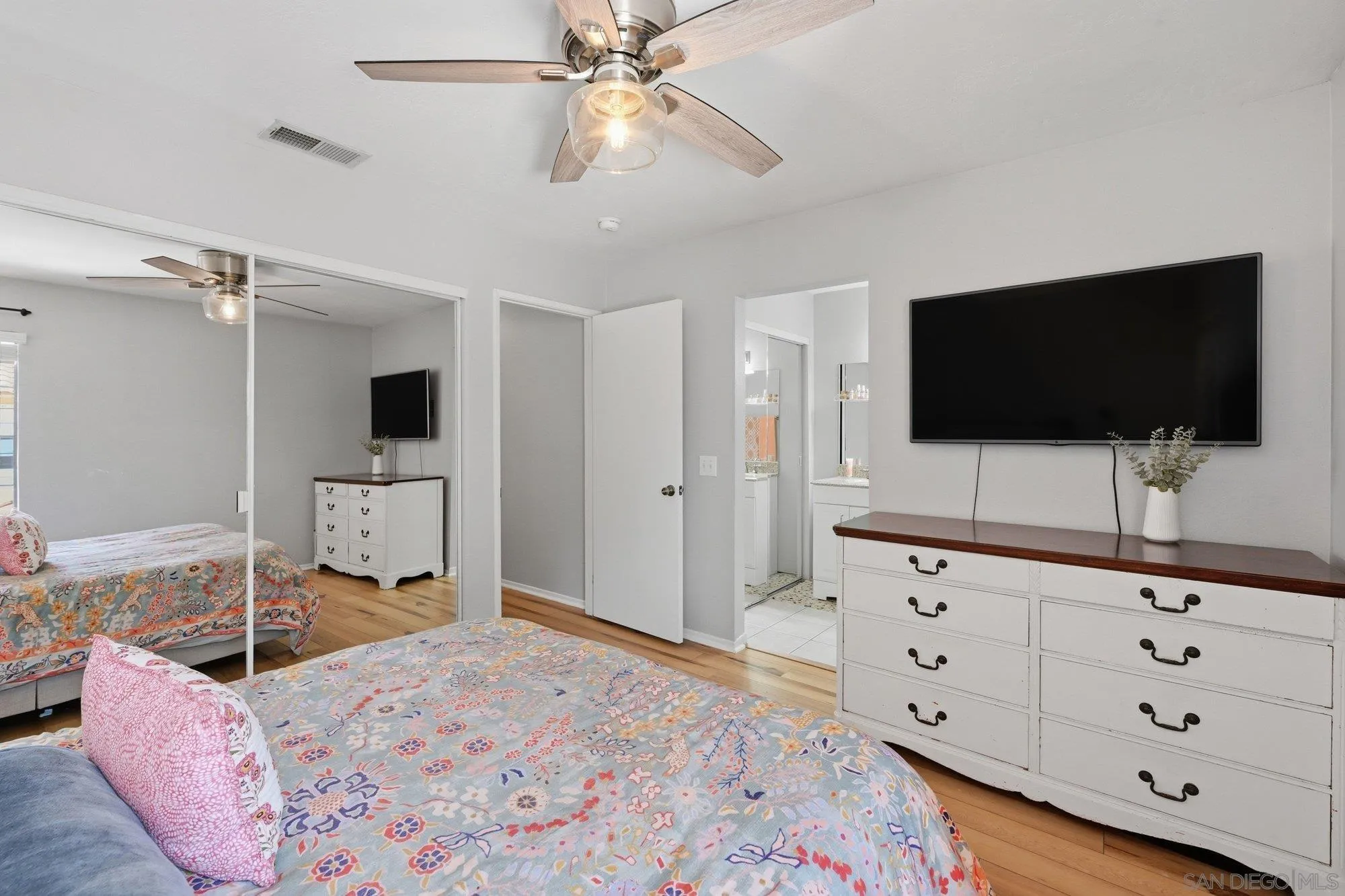 https://cdn.realtyfeed.com/cdn/127/260013795/a20f086780623ebcdfe75e4c54207430.webp