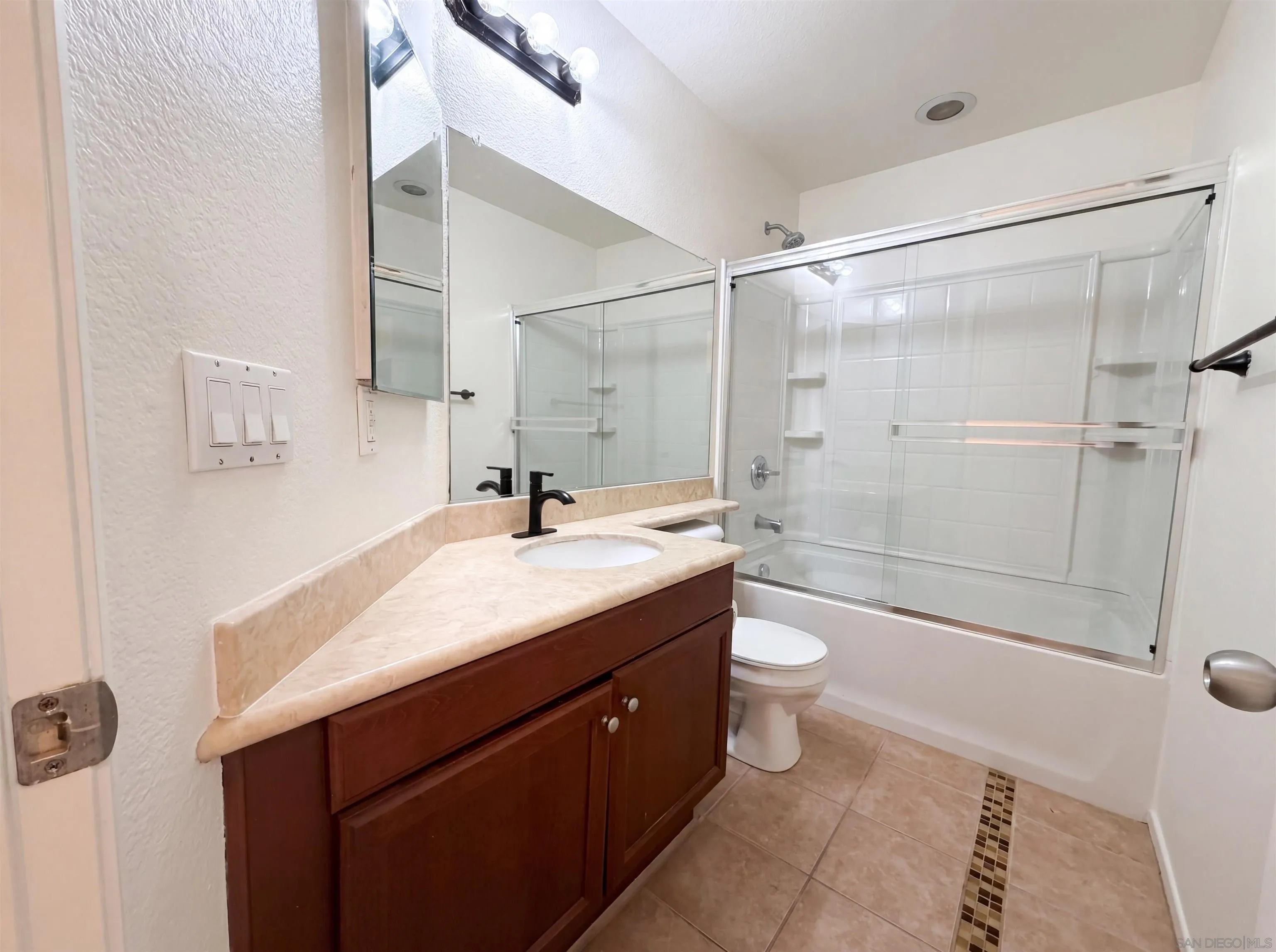 Photo #9: 260013797 Listing: Photo #9