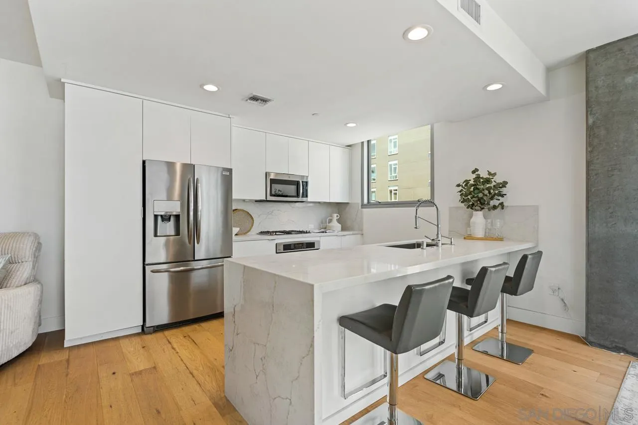 800 The Mark Ln 406, San Diego CA 92101