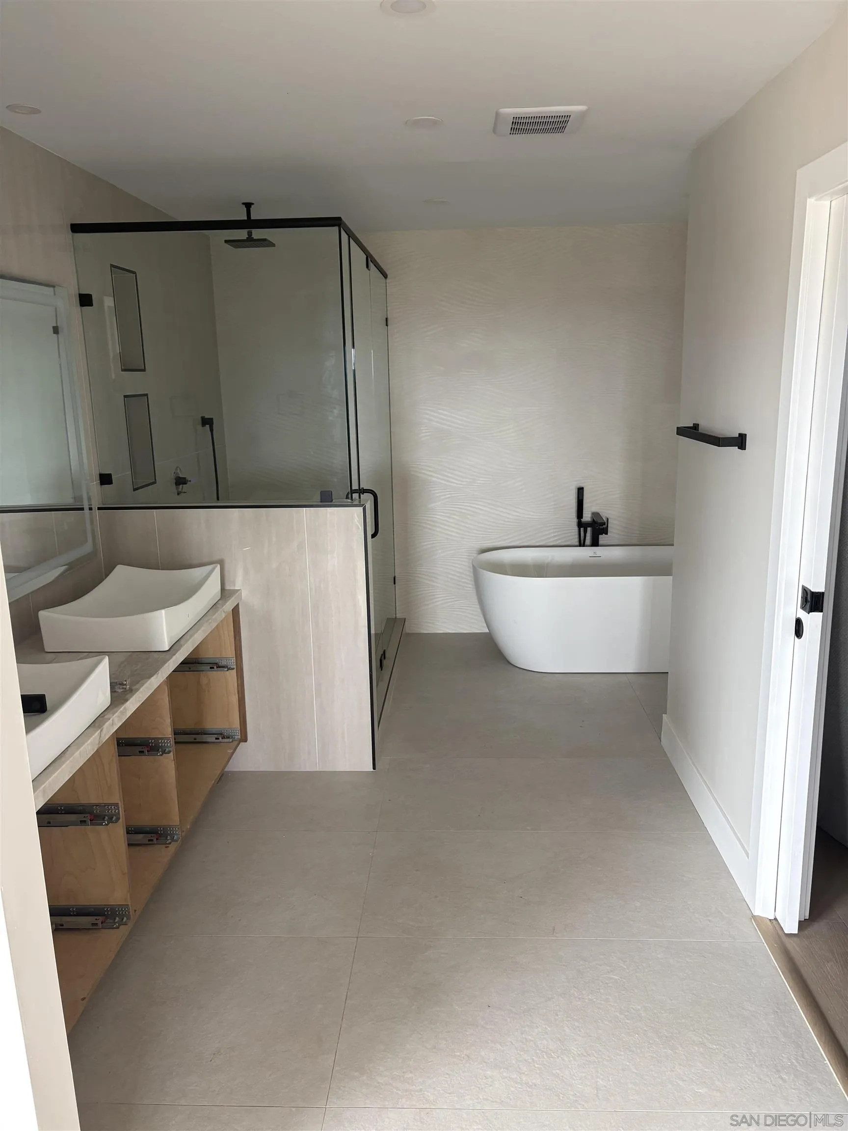 https://cdn.realtyfeed.com/cdn/127/260013812/076149aec7adf6f7d135191f7b13b6fa.webp