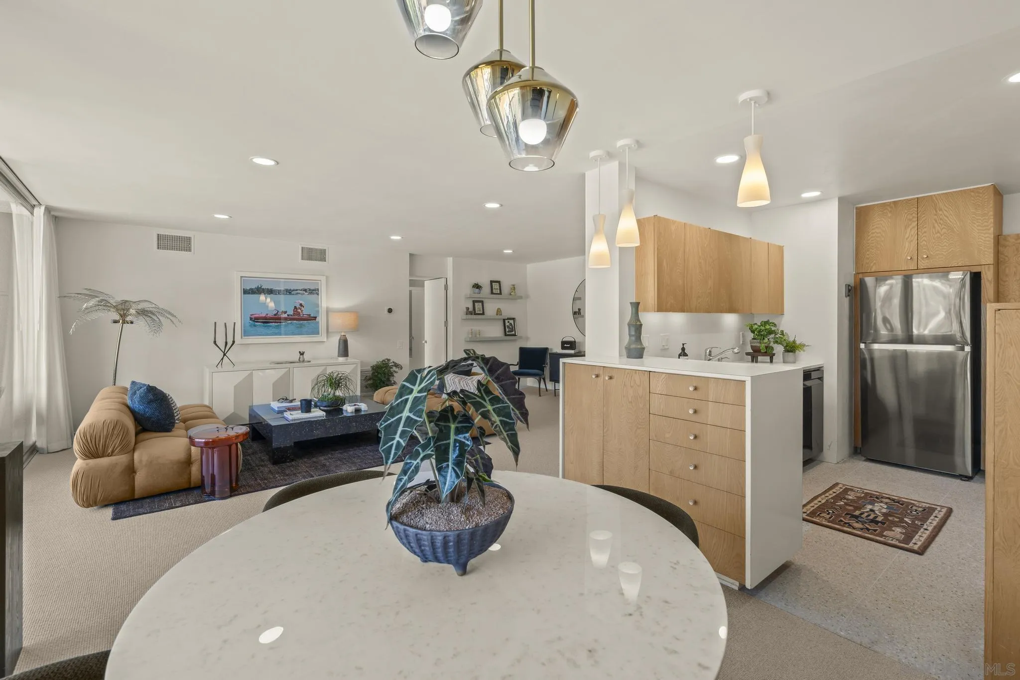 https://cdn.realtyfeed.com/cdn/127/260013813/00fb63b98b32d9dea12666ab38f6e02f.webp