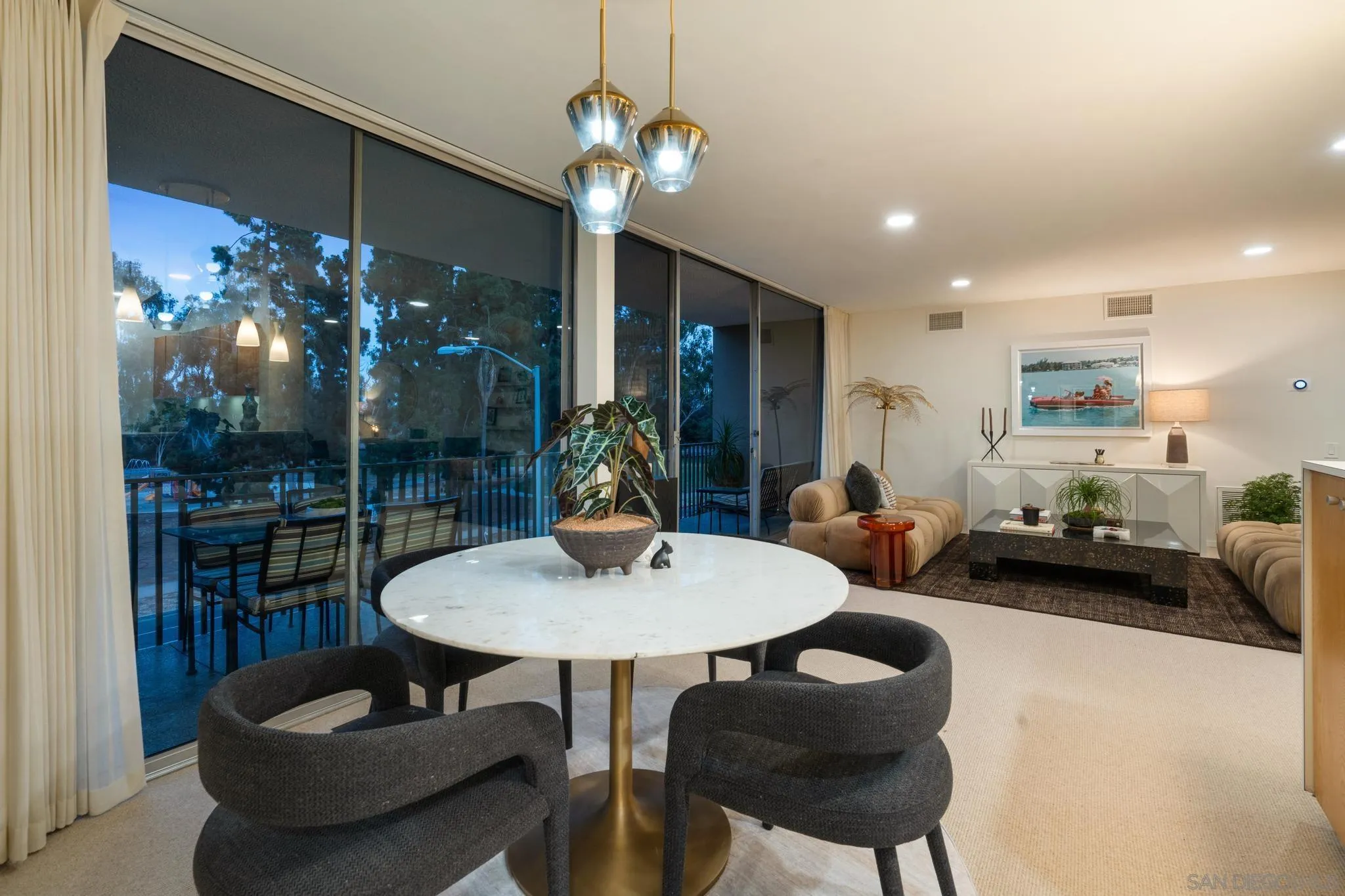 https://cdn.realtyfeed.com/cdn/127/260013813/77bbfa8e10f2e18cf401168bc0a3bfae.webp