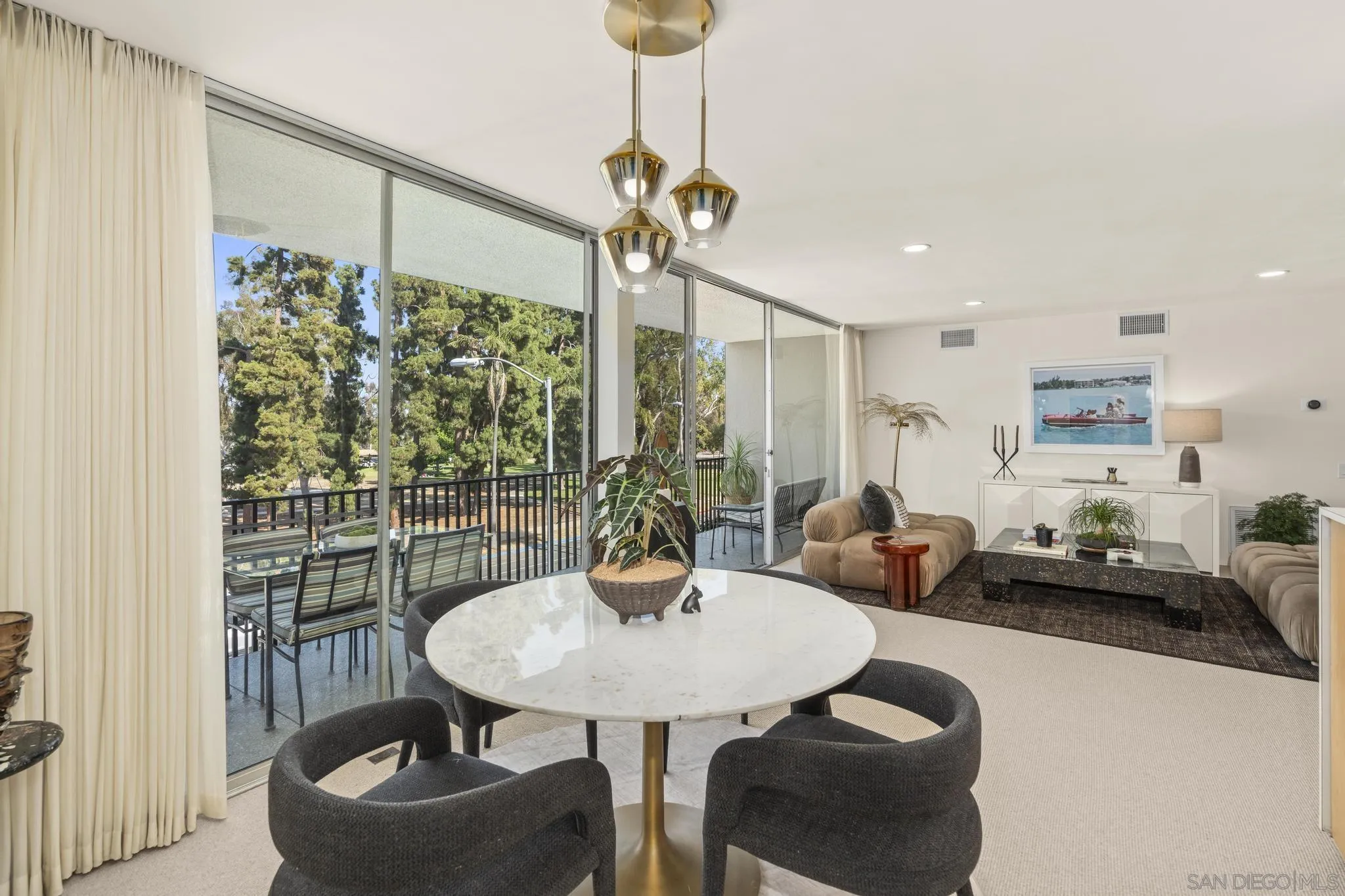 https://cdn.realtyfeed.com/cdn/127/260013813/a1b42e644440990b5b1d671d15613871.webp