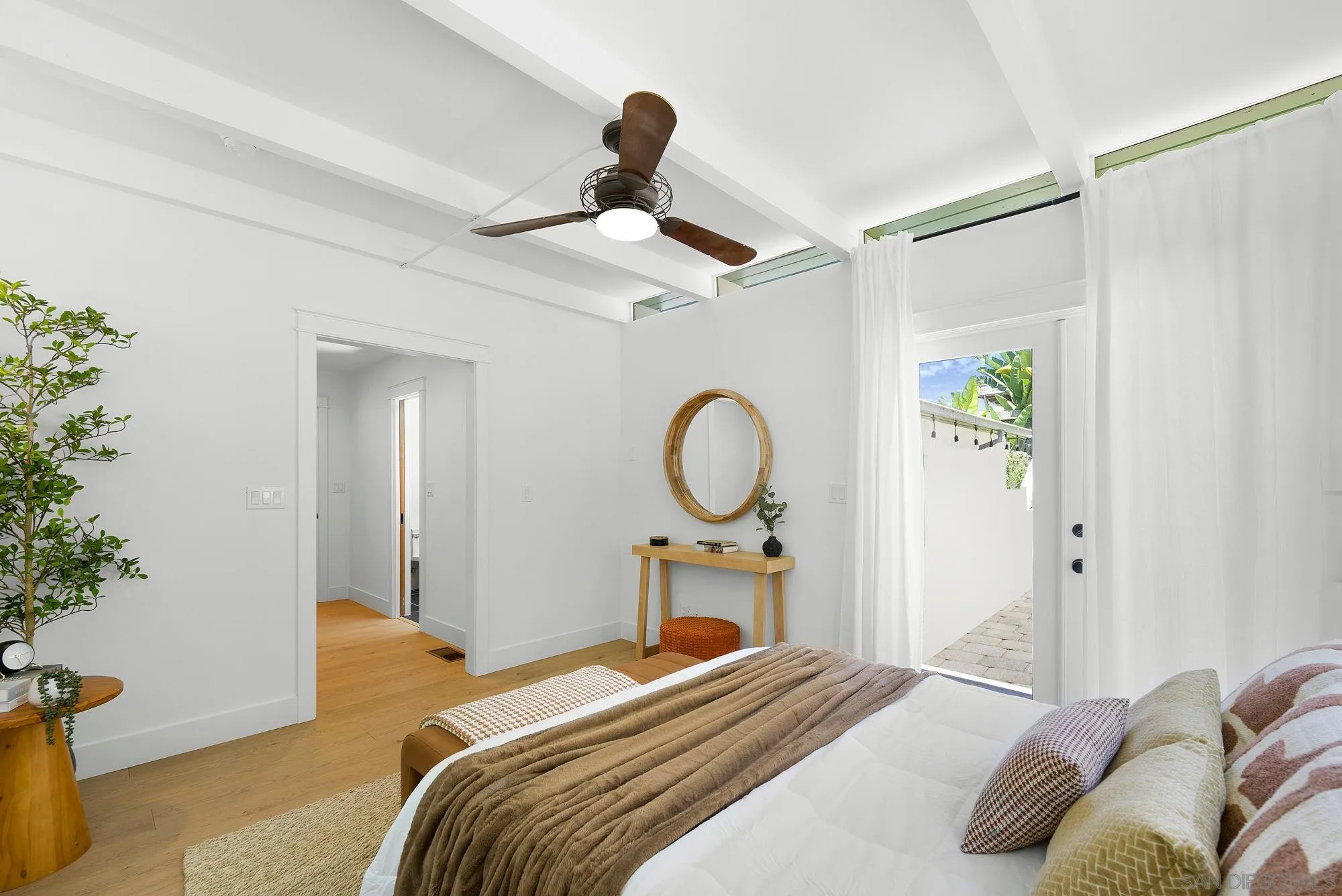 https://cdn.realtyfeed.com/cdn/127/260013815/032f992ae6960909e5bc3c805bfcc4fc.webp
